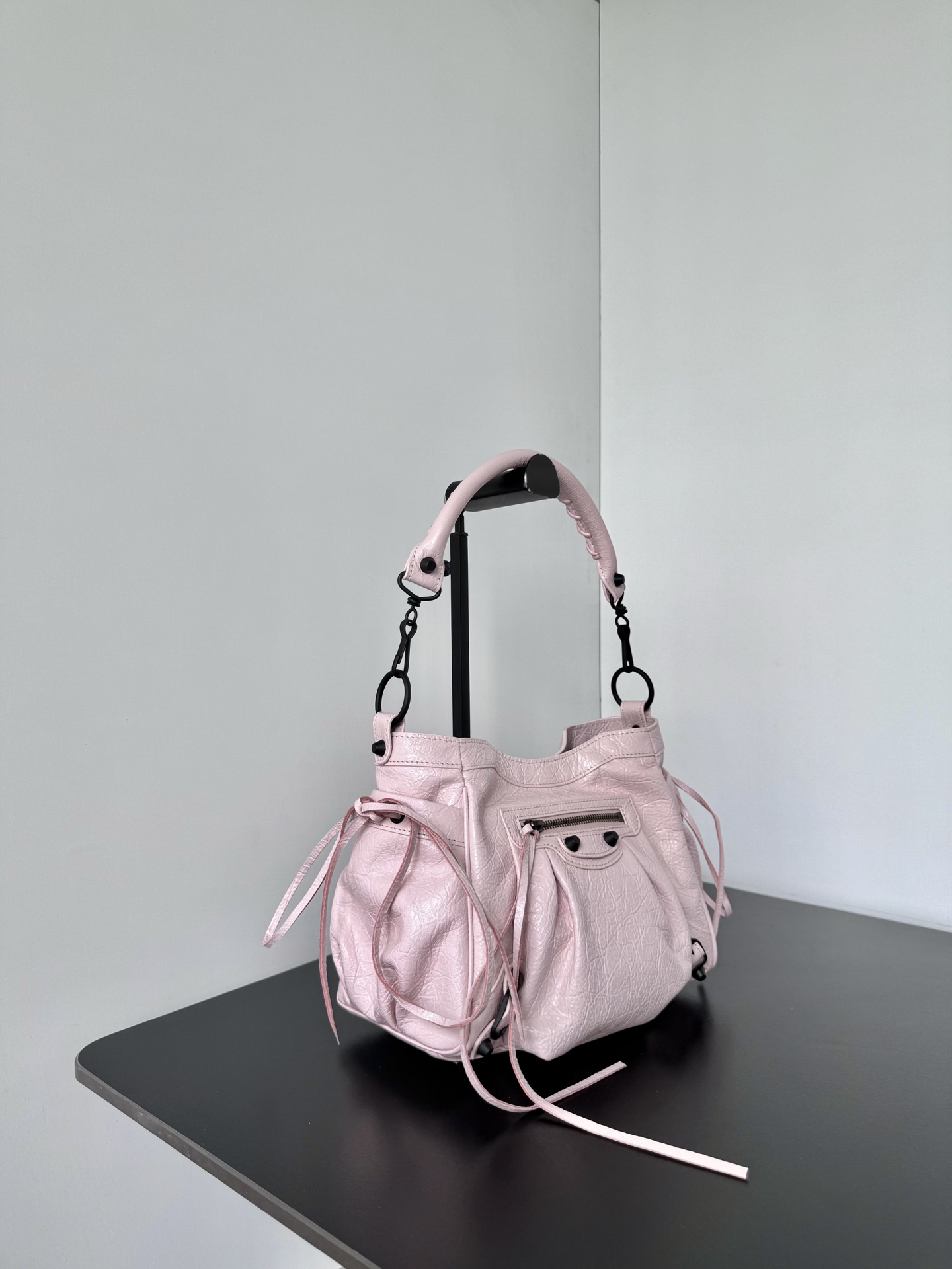 𝗕𝗔𝗥𝗜𝗜𝗔𝗔𝗔*𝗘𝗘𝗘𝗘𝗧𝗘 Le City bucket bag💼Optimized proportions, capacity and usage experience are more suitable for daily outings🫧Compared with chasing new designs every season, this type of works with brand historical genes are more worthy of long-term ownership 🤩The charm of Le City does not lie in how many designs it has, but in that it can always turn a simple outfit into an attitude🥸 Dimensions: length 27.0 x height 20.0 x width 15.0 cm 71287 - Image 2