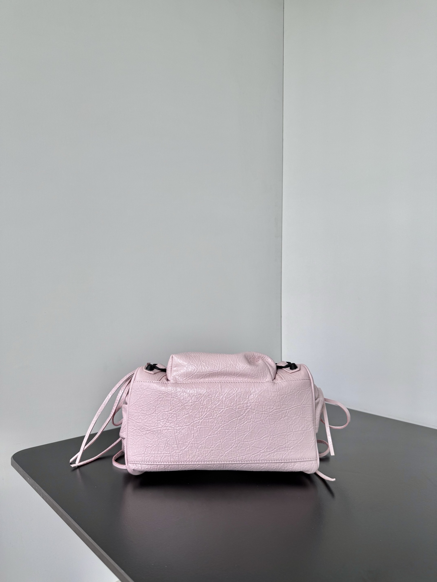 𝗕𝗔𝗥𝗜𝗜𝗔𝗔𝗔*𝗘𝗘𝗘𝗘𝗧𝗘 Le City bucket bag💼Optimized proportions, capacity and usage experience are more suitable for daily outings🫧Compared with chasing new designs every season, this type of works with brand historical genes are more worthy of long-term ownership 🤩The charm of Le City does not lie in how many designs it has, but in that it can always turn a simple outfit into an attitude🥸 Dimensions: length 27.0 x height 20.0 x width 15.0 cm 71287 - Image 3