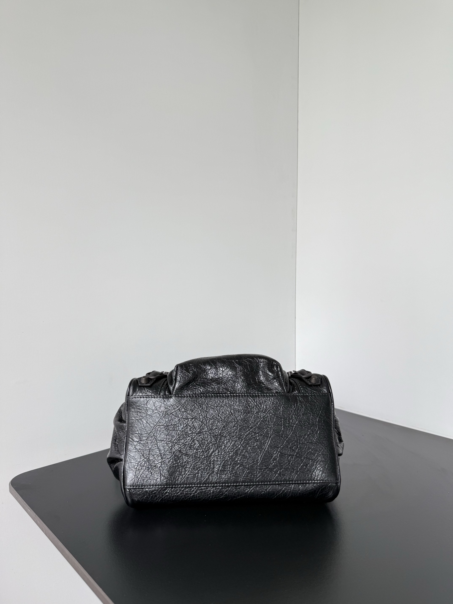 𝗕𝗔𝗥𝗜𝗜𝗔𝗔𝗔*𝗘𝗘𝗘𝗘𝗧𝗘 Le City bucket bag💼Optimized proportions, capacity and usage experience are more suitable for daily outings🫧Compared with chasing new designs every season, this type of works with brand historical genes are more worthy of long-term ownership 🤩The charm of Le City does not lie in how many designs it has, but in that it can always turn a simple outfit into an attitude🥸 Dimensions: length 27.0 x height 20.0 x width 15.0 cm 71287 - Image 3