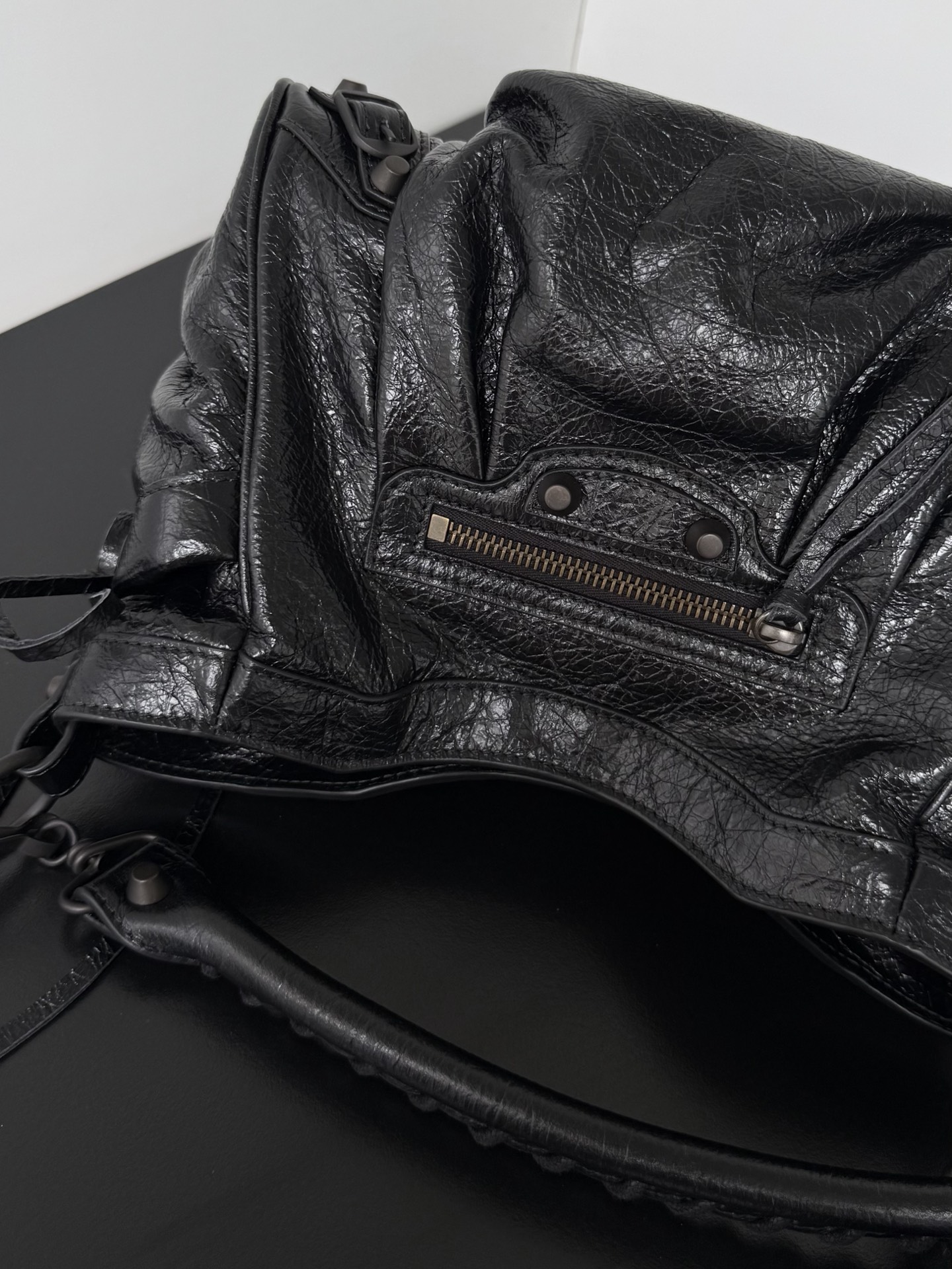 𝗕𝗔𝗥𝗜𝗜𝗔𝗔𝗔*𝗘𝗘𝗘𝗘𝗧𝗘 Le City bucket bag💼Optimized proportions, capacity and usage experience are more suitable for daily outings🫧Compared with chasing new designs every season, this type of works with brand historical genes are more worthy of long-term ownership 🤩The charm of Le City does not lie in how many designs it has, but in that it can always turn a simple outfit into an attitude🥸 Dimensions: length 27.0 x height 20.0 x width 15.0 cm 71287 - Image 4