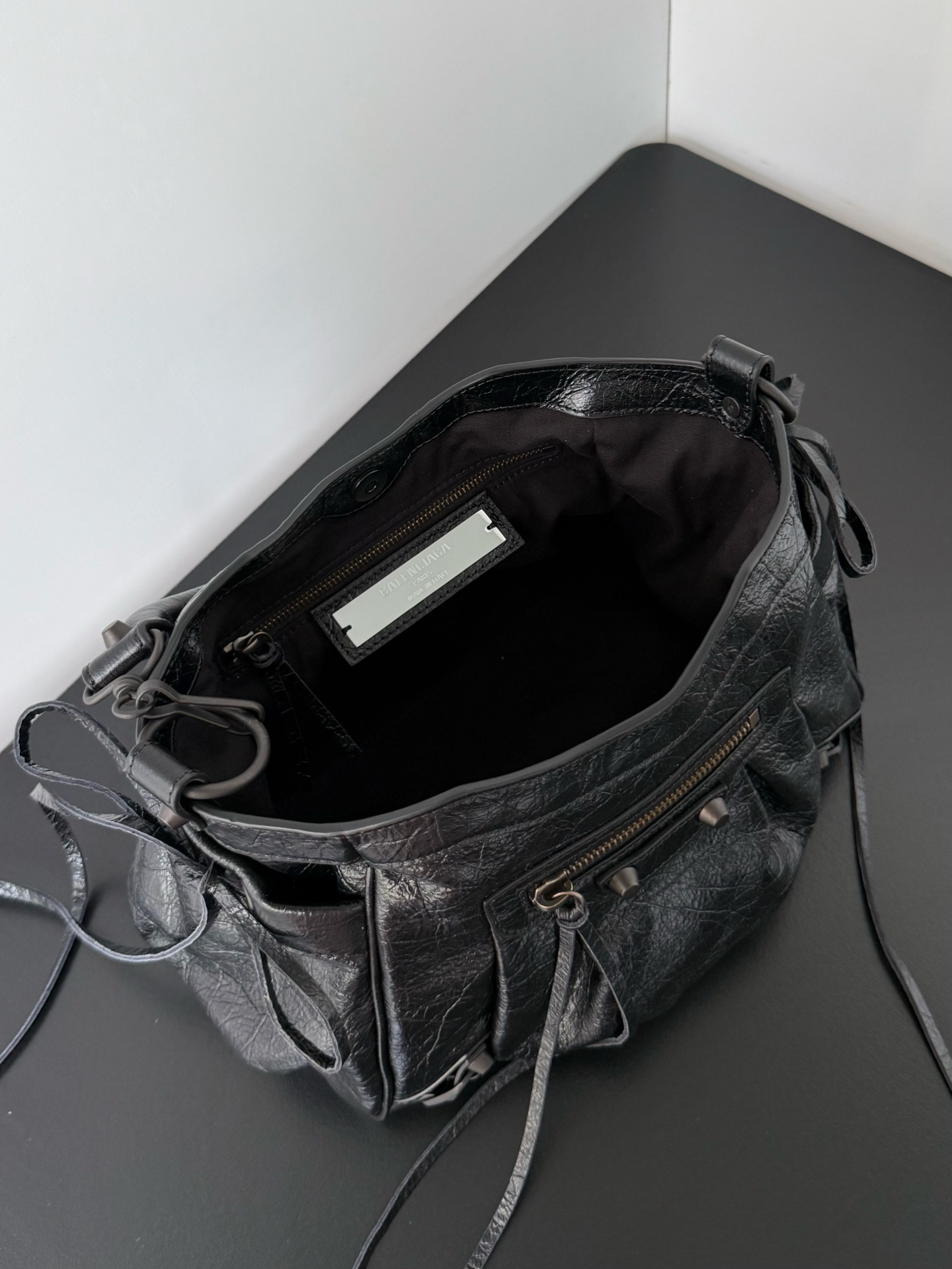 𝗕𝗔𝗥𝗜𝗜𝗔𝗔𝗔*𝗘𝗘𝗘𝗘𝗧𝗘 Le City bucket bag💼Optimized proportions, capacity and usage experience are more suitable for daily outings🫧Compared with chasing new designs every season, this type of works with brand historical genes are more worthy of long-term ownership 🤩The charm of Le City does not lie in how many designs it has, but in that it can always turn a simple outfit into an attitude🥸 Dimensions: length 27.0 x height 20.0 x width 15.0 cm 71287 - Image 5