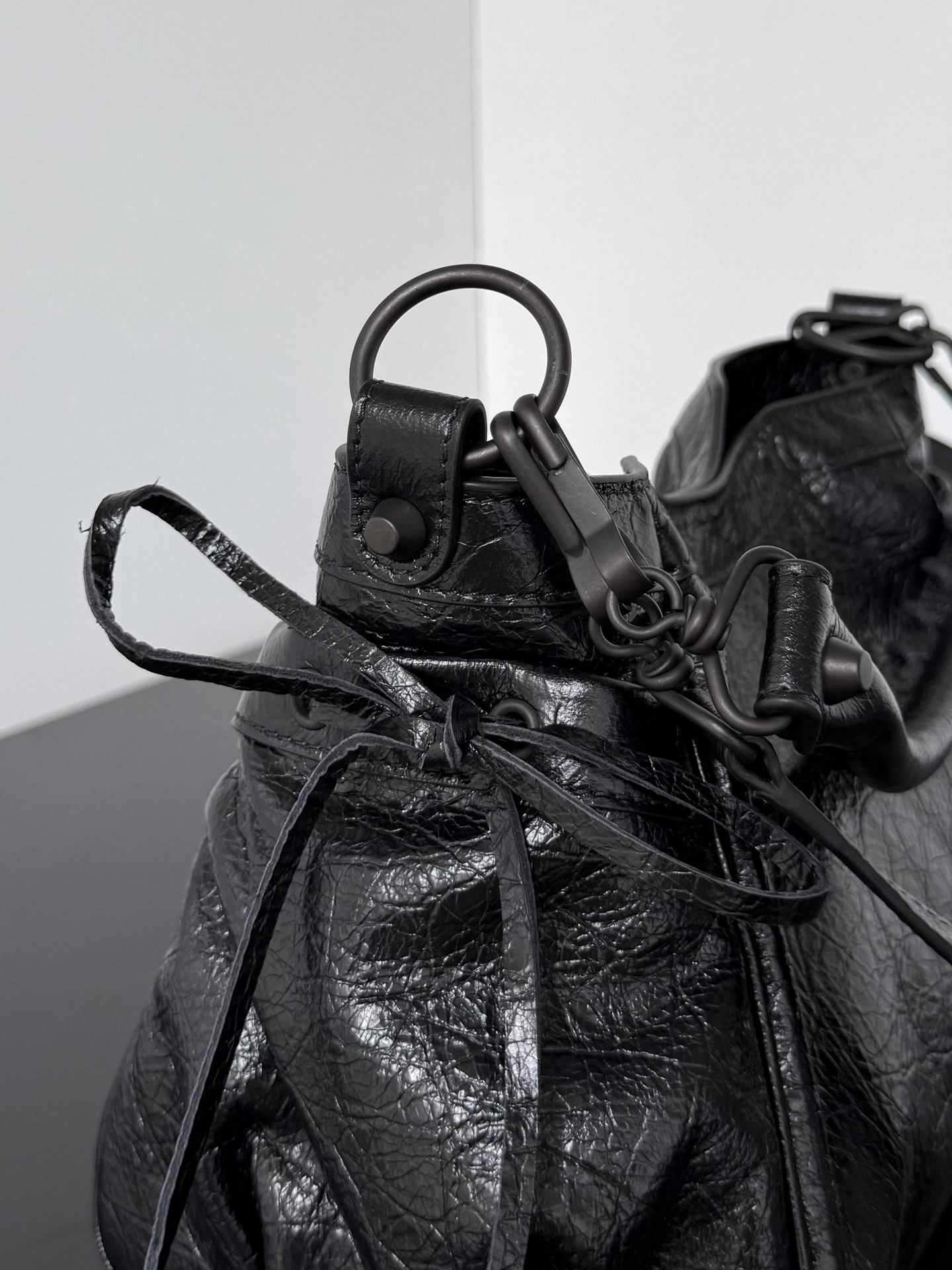 𝗕𝗔𝗥𝗜𝗜𝗔𝗔𝗔*𝗘𝗘𝗘𝗘𝗧𝗘 Le City bucket bag💼Optimized proportions, capacity and usage experience are more suitable for daily outings🫧Compared with chasing new designs every season, this type of works with brand historical genes are more worthy of long-term ownership 🤩The charm of Le City does not lie in how many designs it has, but in that it can always turn a simple outfit into an attitude🥸 Dimensions: length 27.0 x height 20.0 x width 15.0 cm 71287 - Image 6