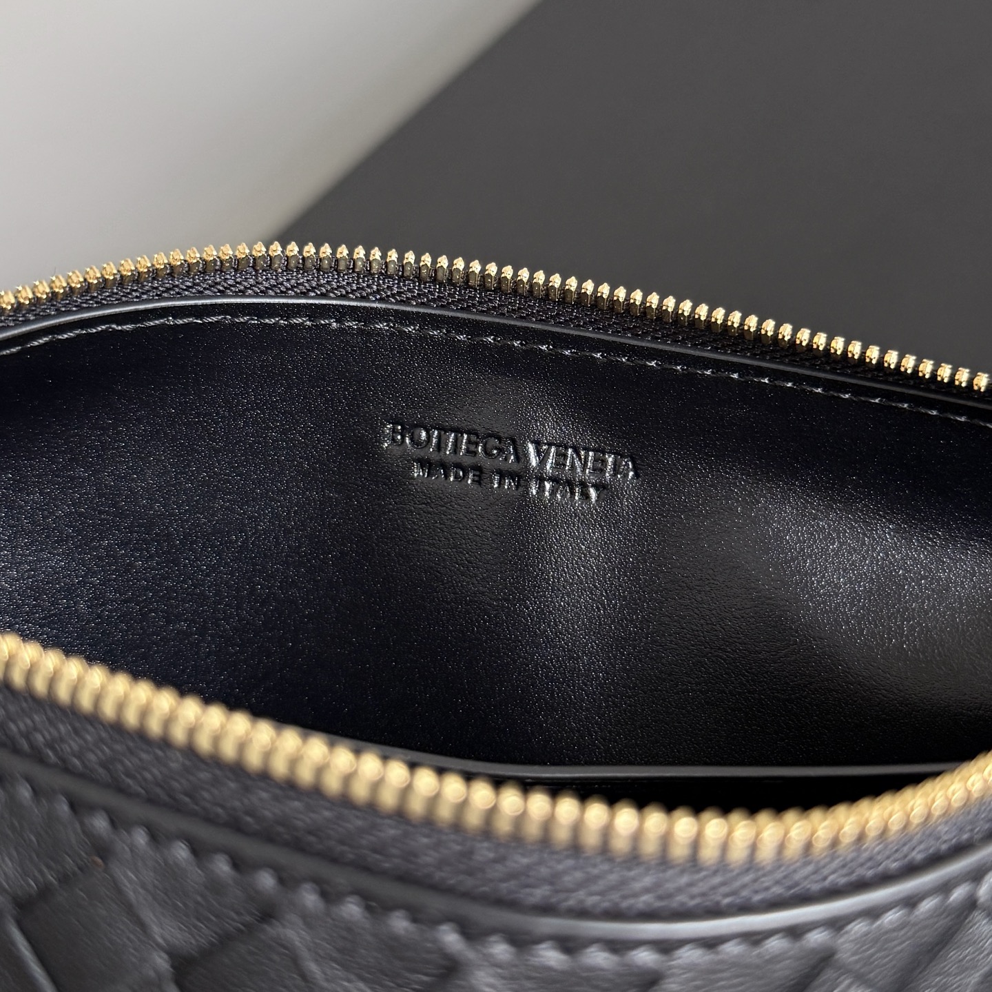I was amazed by BV26’s new autumn woven small shoulder bag💖! Classic Intrecciato Piccolo sheepskin woven texture, soft and delicate to the touch - Image 8