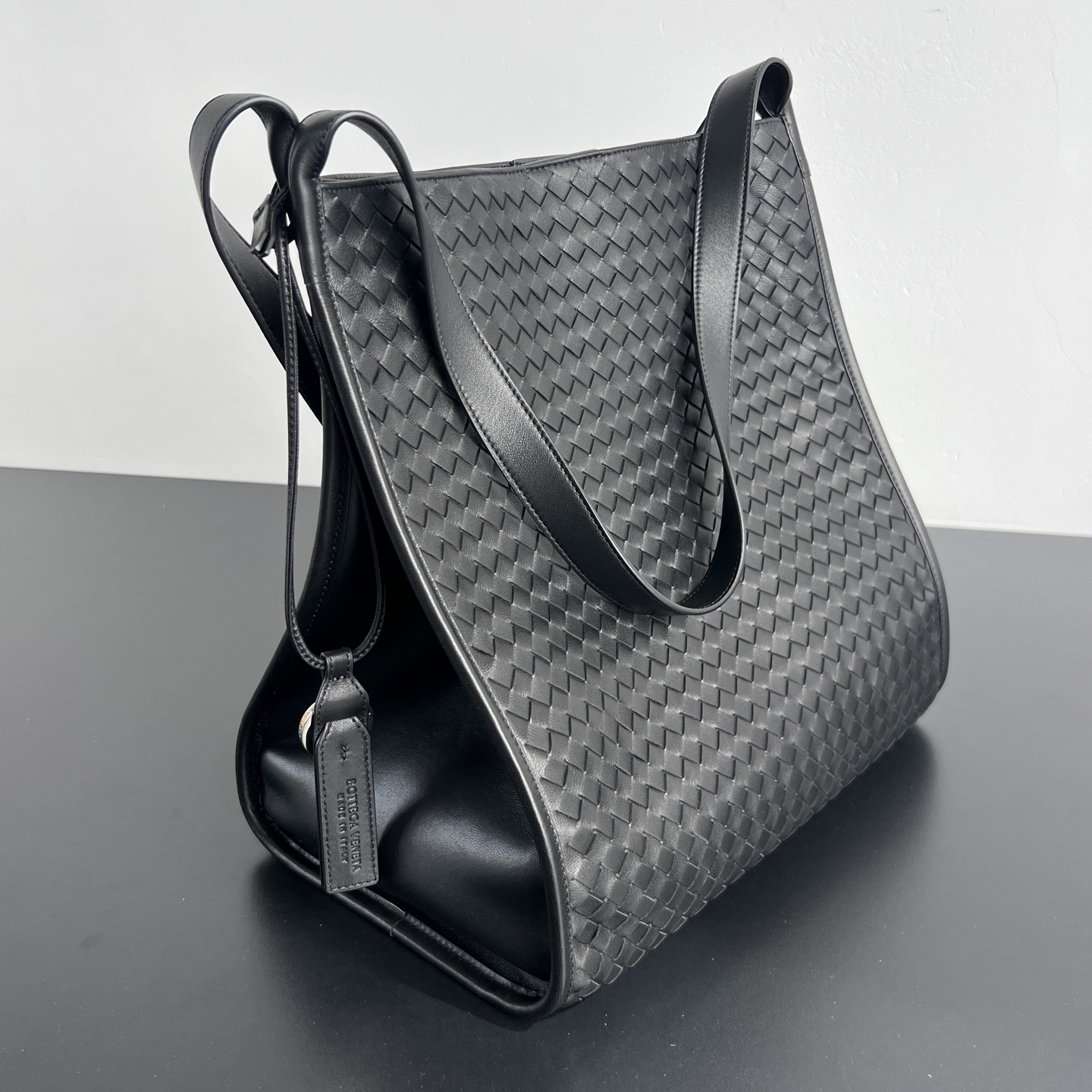 BV's new product Corriere tote bag 🤍 867484 A tote bag suitable for commuting to work, traveling, and short-distance business trips - Image 2