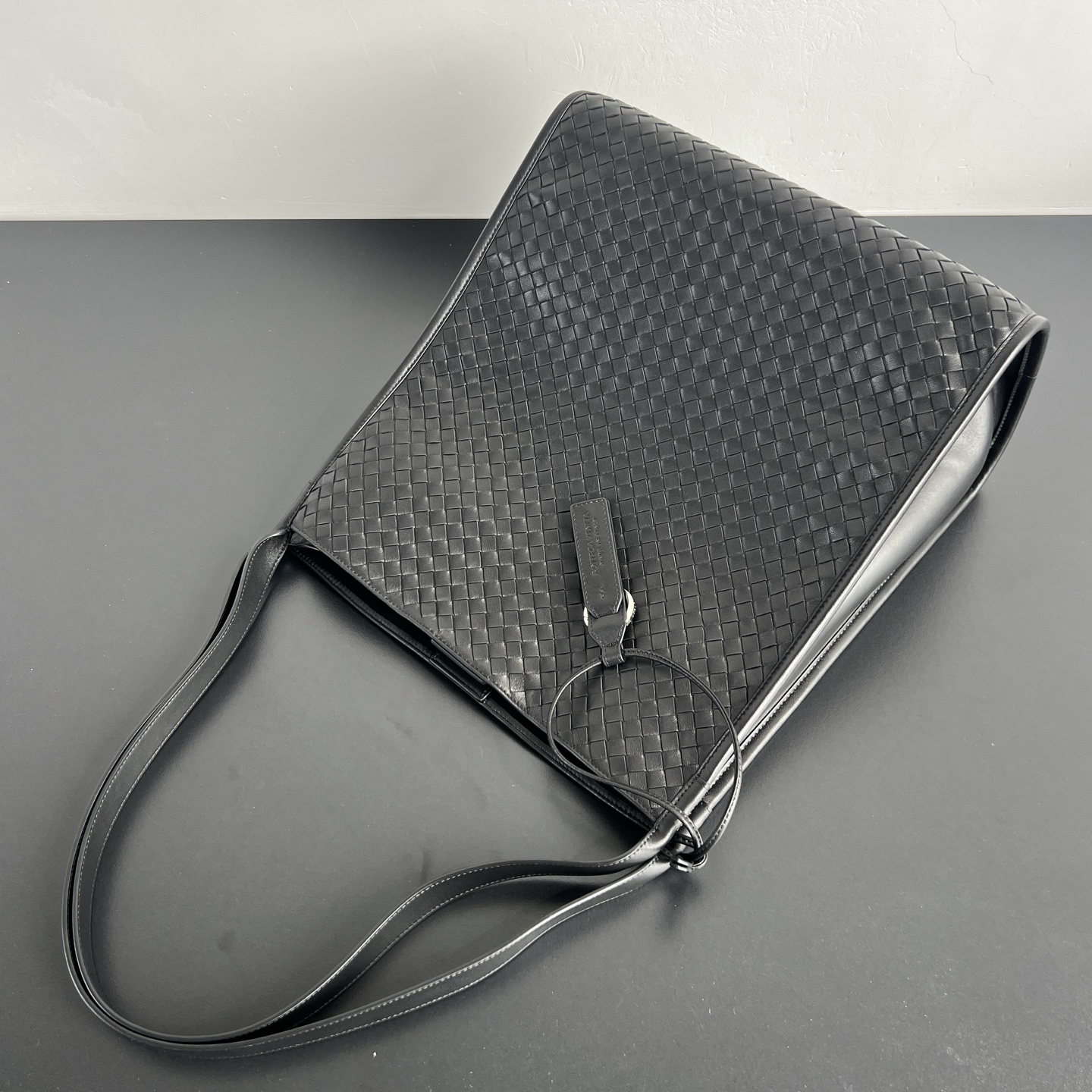 BV's new product Corriere tote bag 🤍 867484 A tote bag suitable for commuting to work, traveling, and short-distance business trips - Image 4