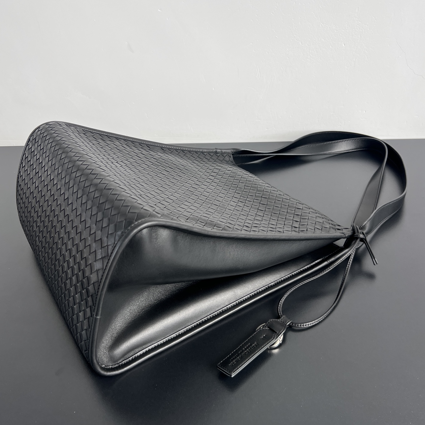 BV's new product Corriere tote bag 🤍 867484 A tote bag suitable for commuting to work, traveling, and short-distance business trips - Image 6