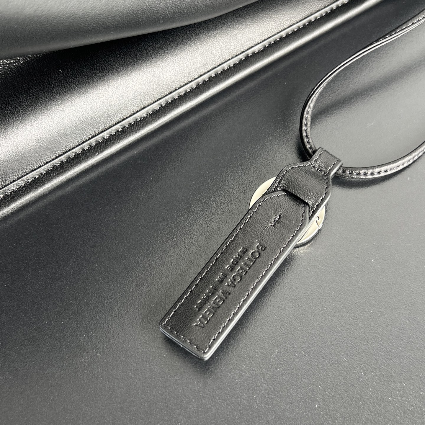 BV's new product Corriere tote bag 🤍 867484 A tote bag suitable for commuting to work, traveling, and short-distance business trips - Image 7