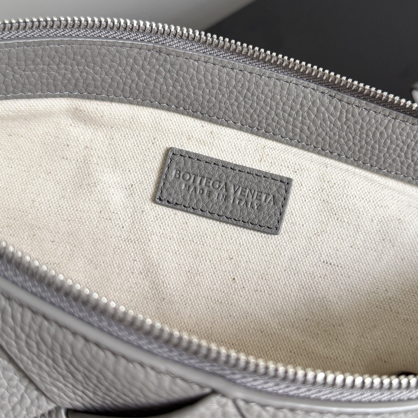 Taurillon calfskin belt has natural texture, soft and thick texture, and is durable - Image 7