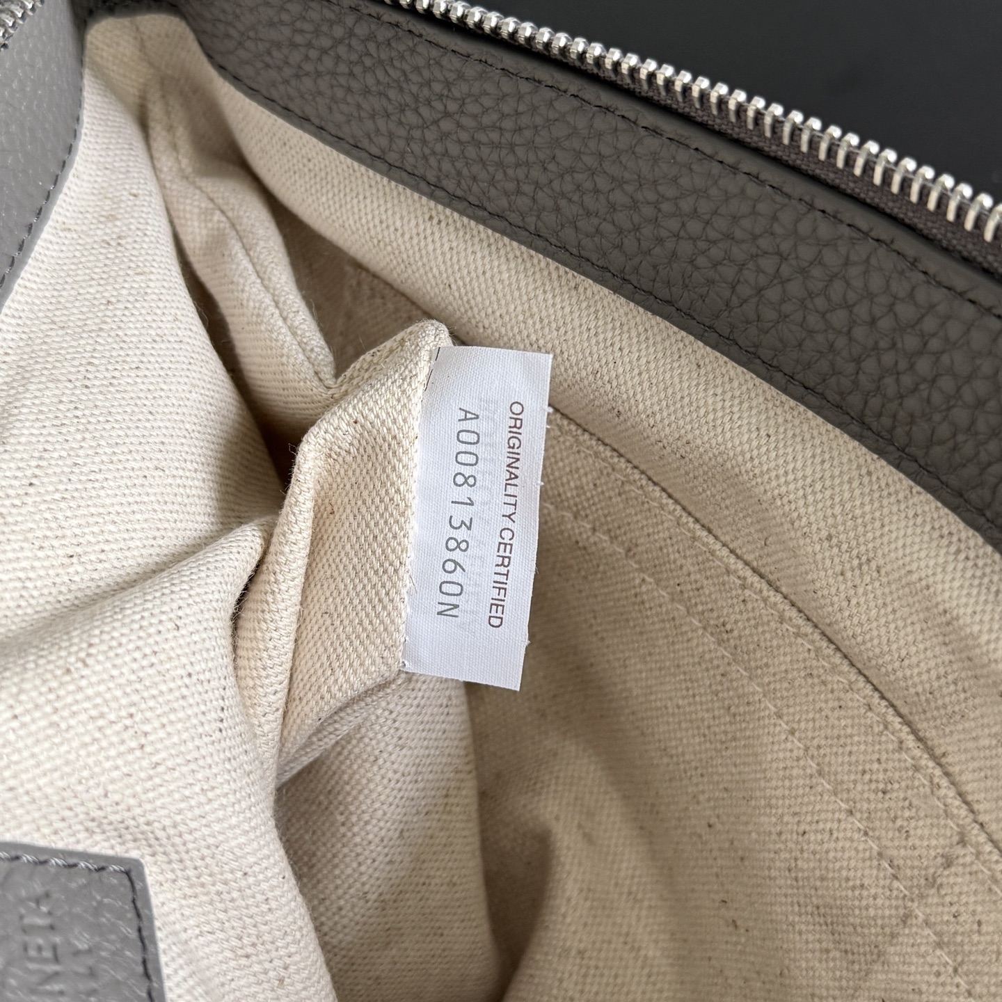 Taurillon calfskin belt has natural texture, soft and thick texture, and is durable - Image 8