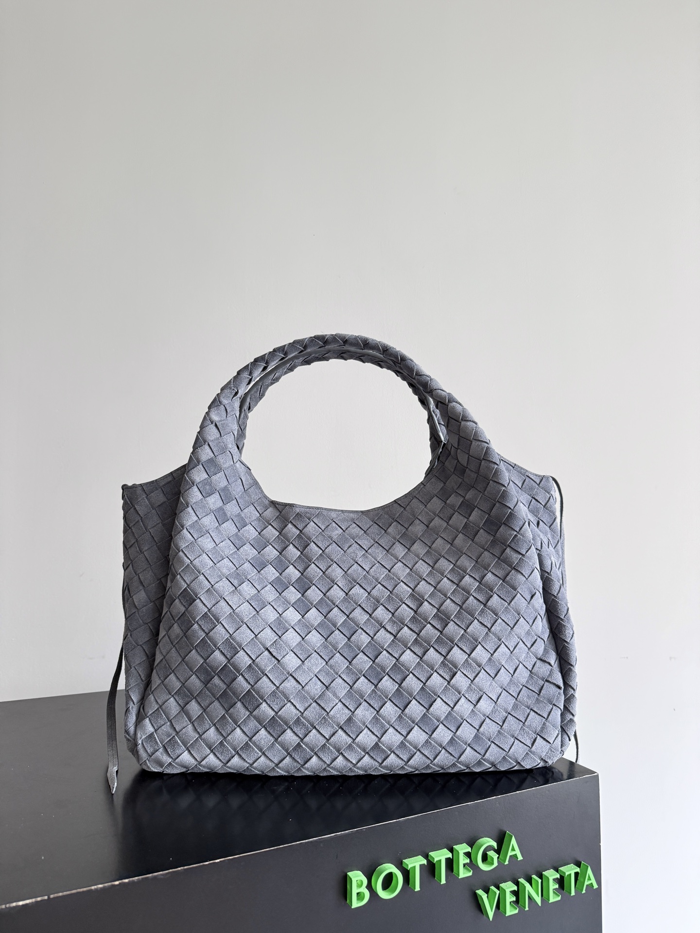 BOTTEGA VENETA's new Campana shoulder bag is now on the market~ First of all, I would like to praise the weight of this bag - Image 3