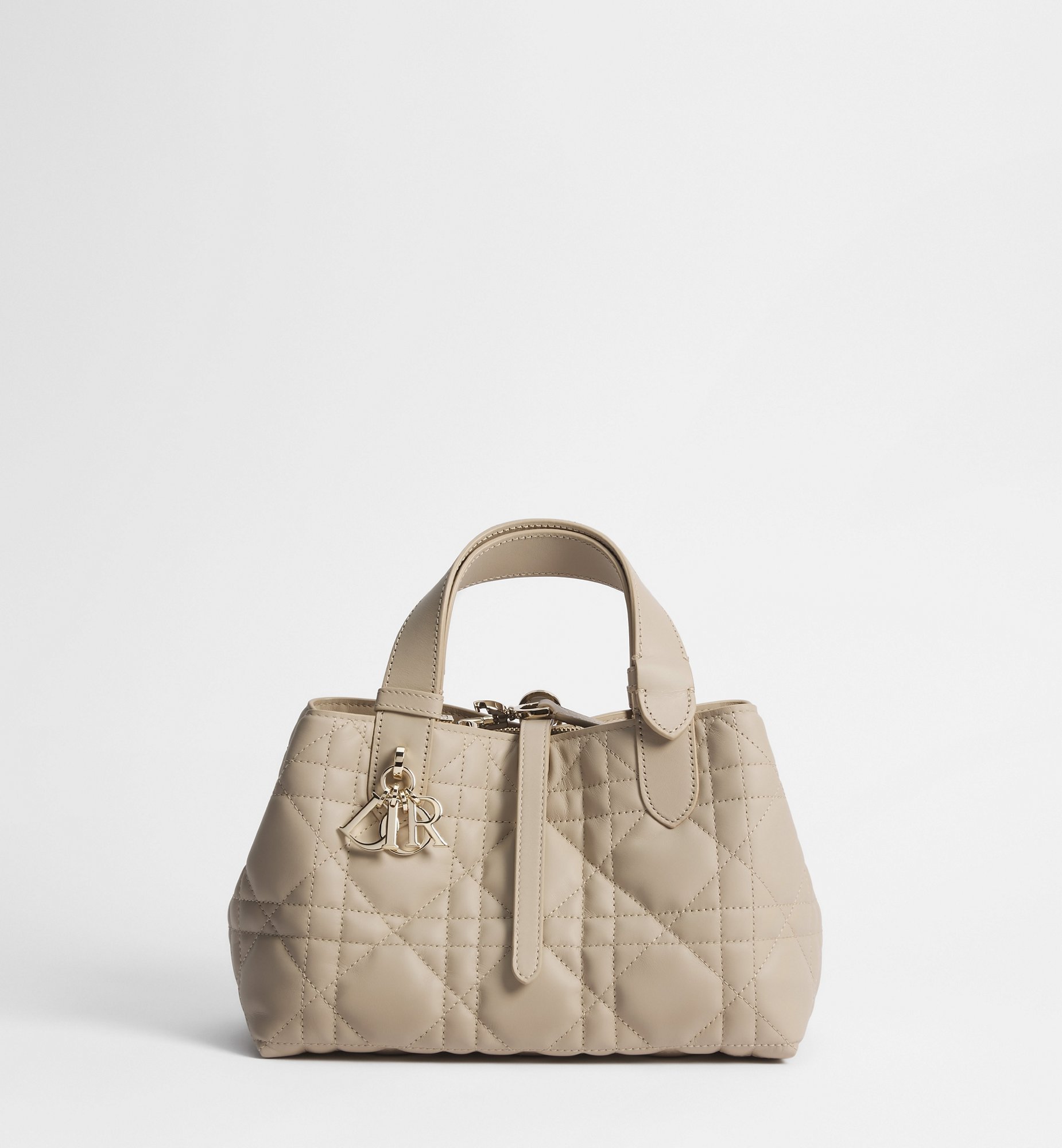 Small Dior Toujours handbag rouge beige cow leather oversized cannage pattern Official details Dimensions: 23x15.5x12 cm (length x height x width)
