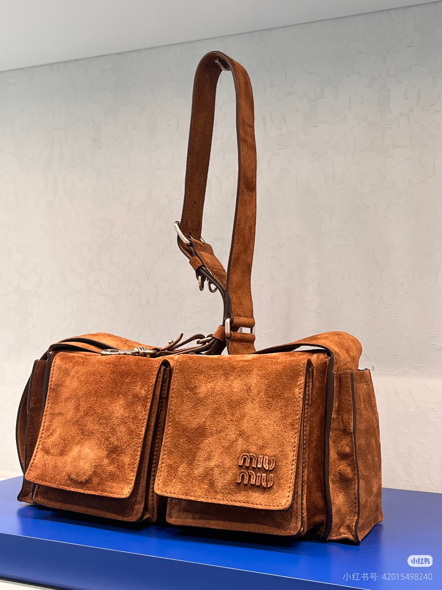 5BC205, Miu's new special style second-hand messenger bag, is made of ultra-heavy workmanship and made of ultra-hot suede - Image 10