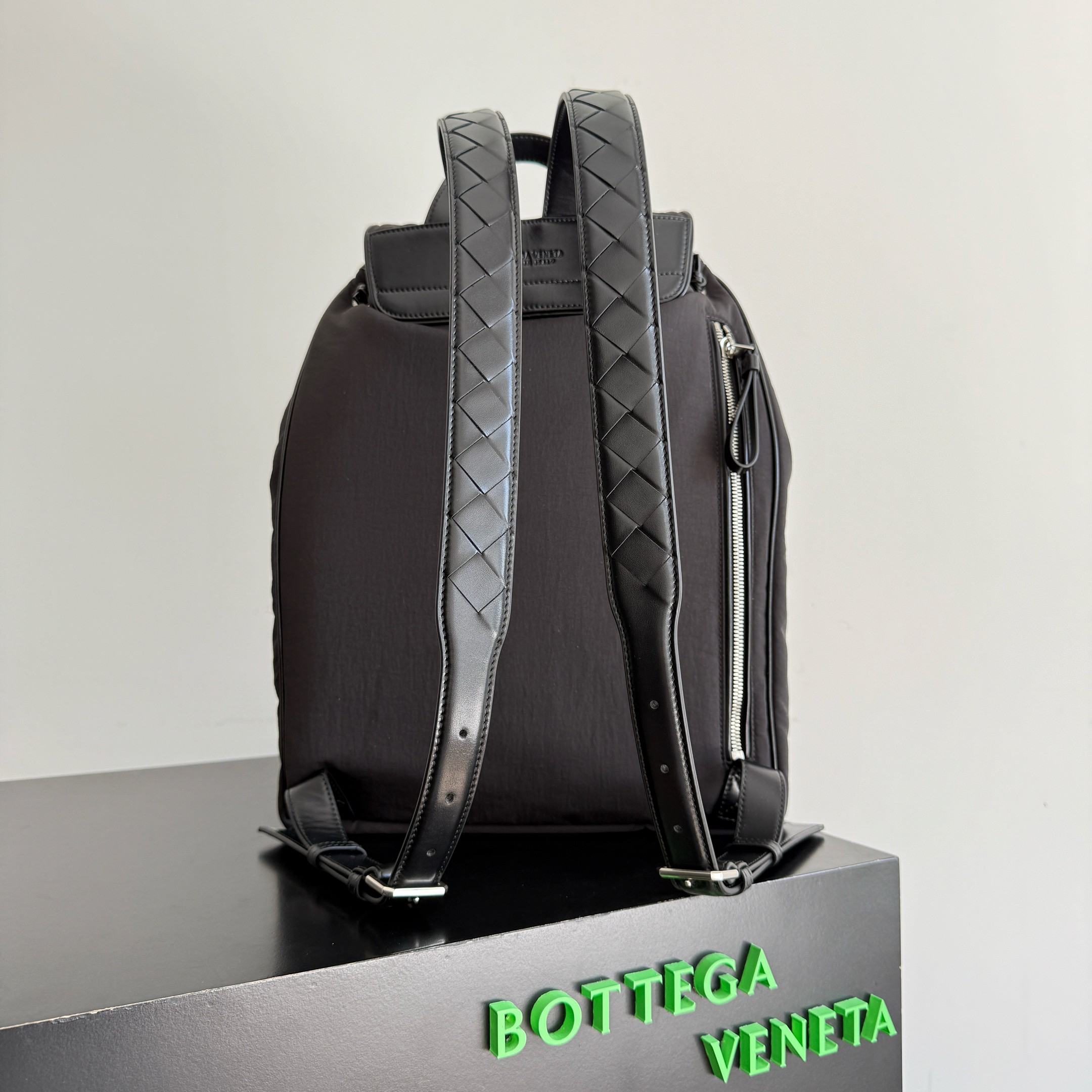 What will it look like when BV backpacks are no longer woven? This Crossroad backpack gives a good answer - Image 4