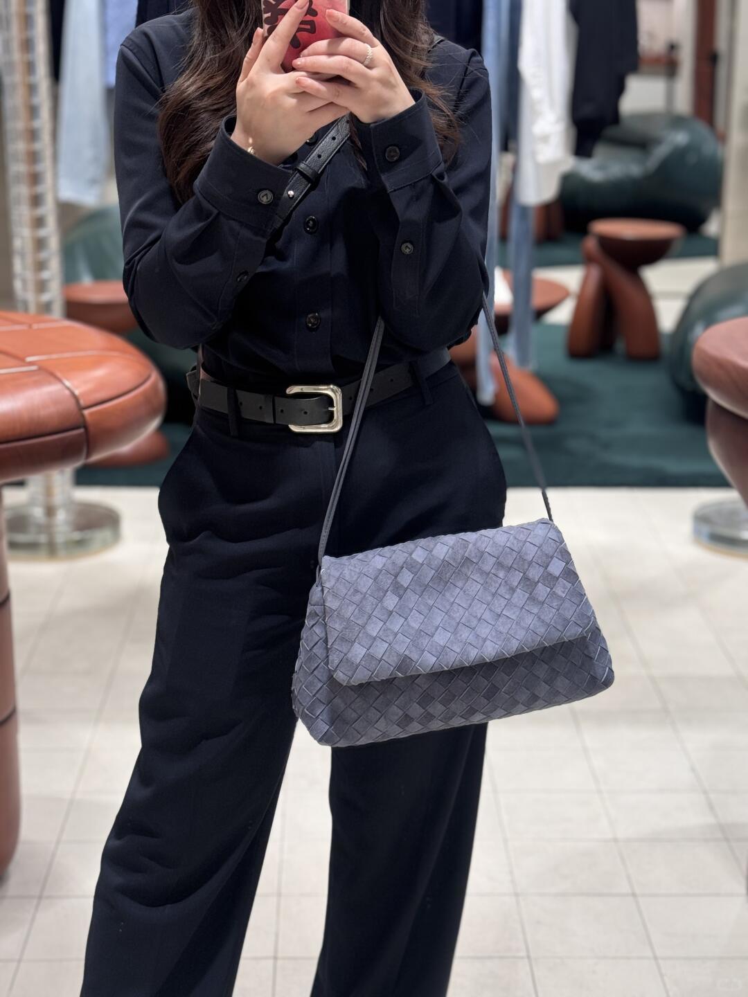 misty blue Hand-brushed matte lambskin Different reflective surfaces appear under different lights The weight is only the same as a canvas bag! - Image 5