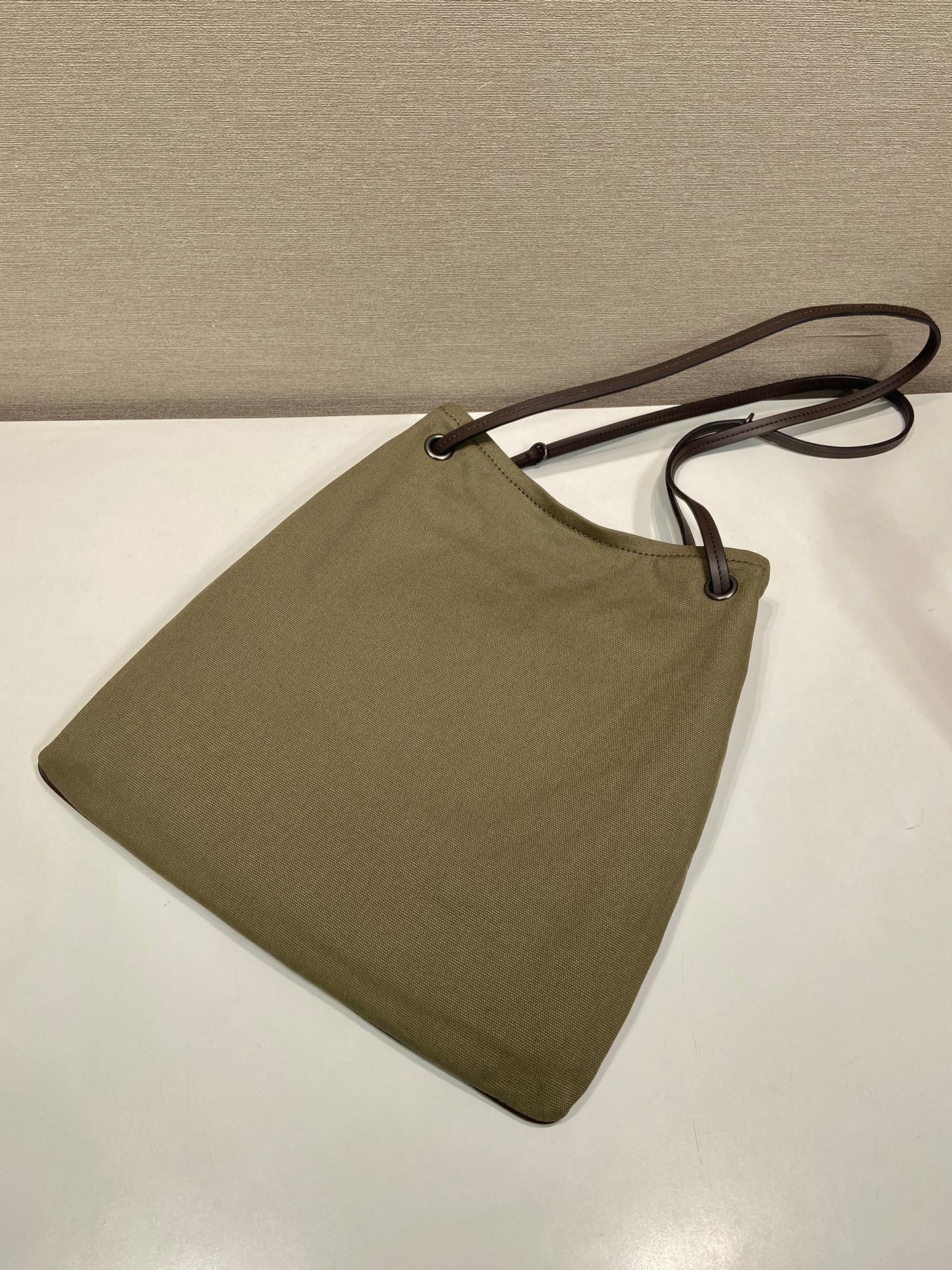 🎉New tote bag🎉1BC293 canvas/leather🎉🎉 This tote bag is made of imported canvas fabric and calfskin - Image 4