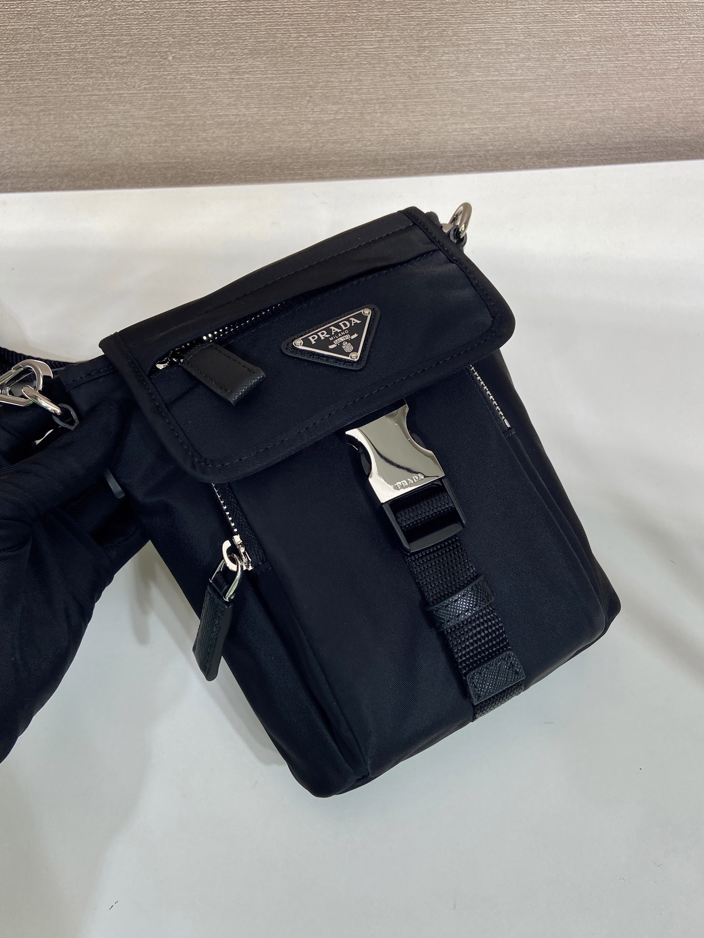 ๐New mobile phone bag๐2ZT086๐๐ This recycled nylon smartphone bag is a versatile accessory with a sporty style and compact design, with external zip pocket and shoulder strap - Image 3