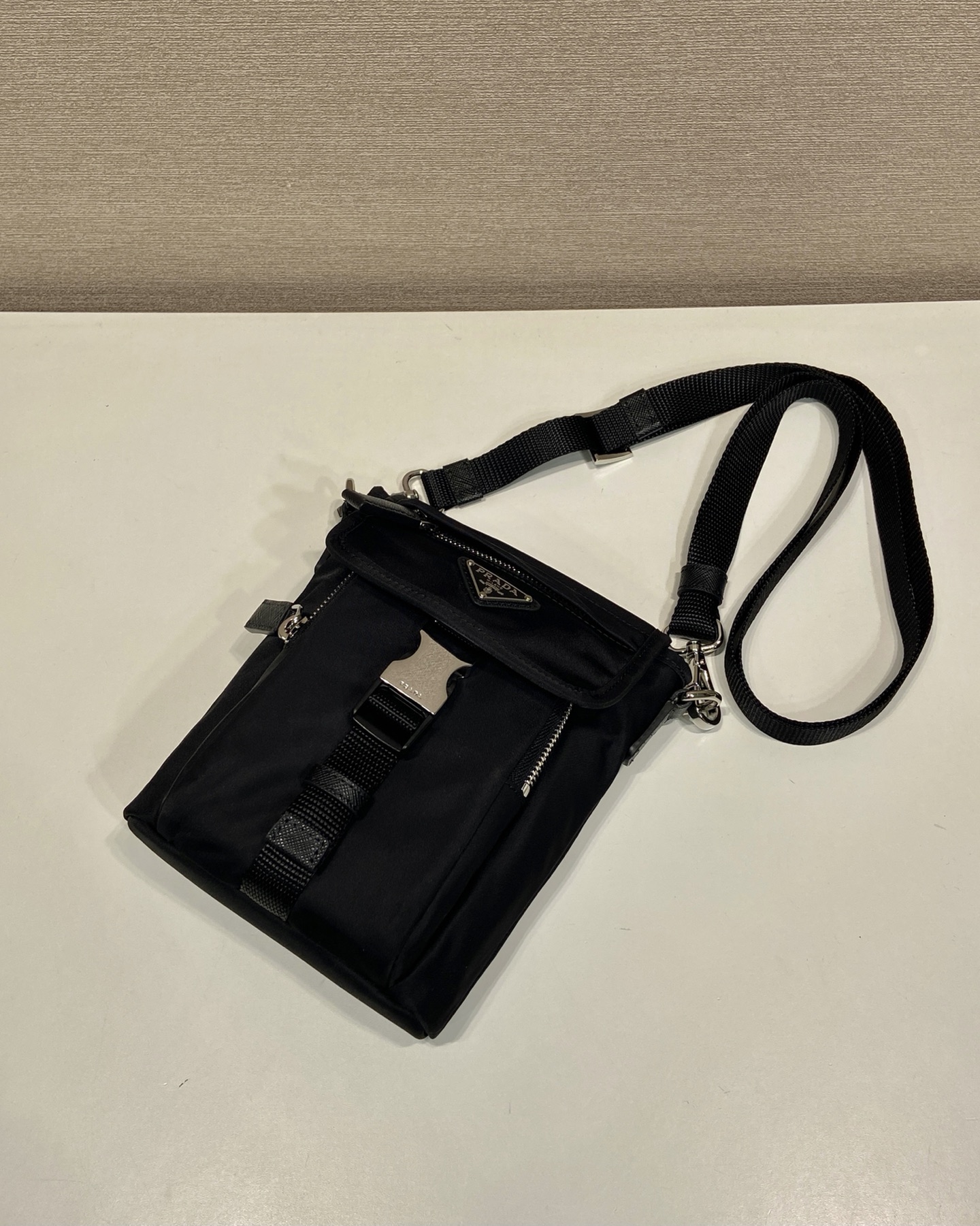 ๐New mobile phone bag๐2ZT086๐๐ This recycled nylon smartphone bag is a versatile accessory with a sporty style and compact design, with external zip pocket and shoulder strap - Image 4