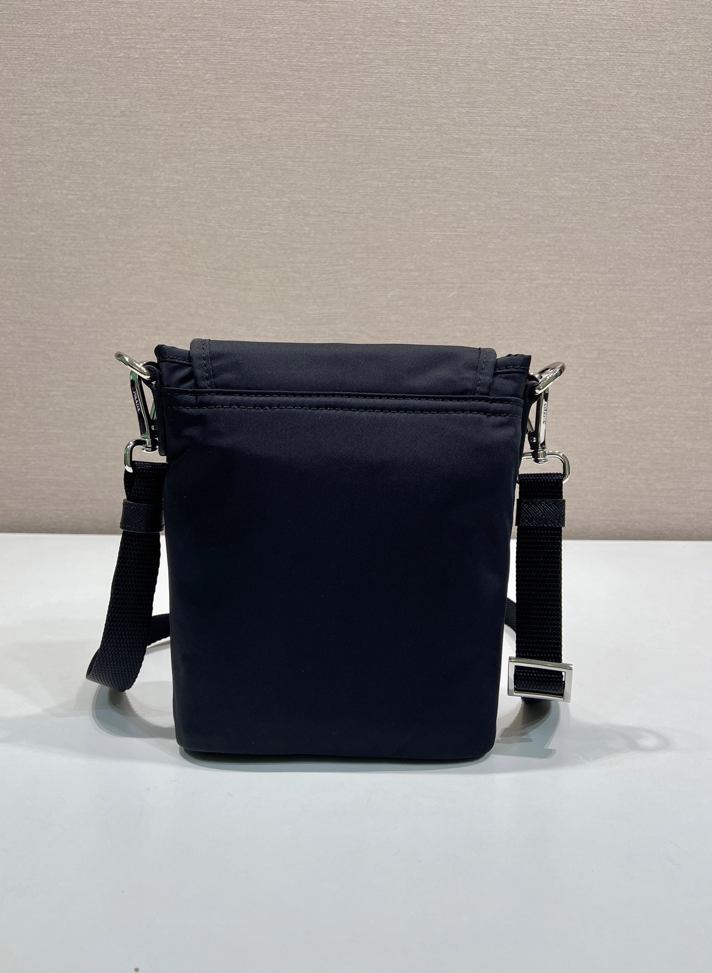 ๐New mobile phone bag๐2ZT086๐๐ This recycled nylon smartphone bag is a versatile accessory with a sporty style and compact design, with external zip pocket and shoulder strap - Image 5