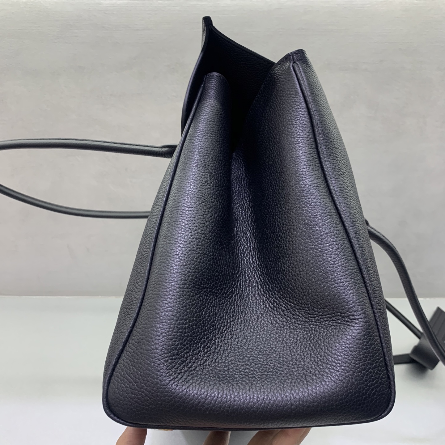 γblackγ πππ₯ππ§ππ’ππ Ι Carrie Carry All Gloves Parisian's new Carry All handbag is simply synonymous with low-key luxury, and it has a Birkin feel when it appears on the scene - Image 4