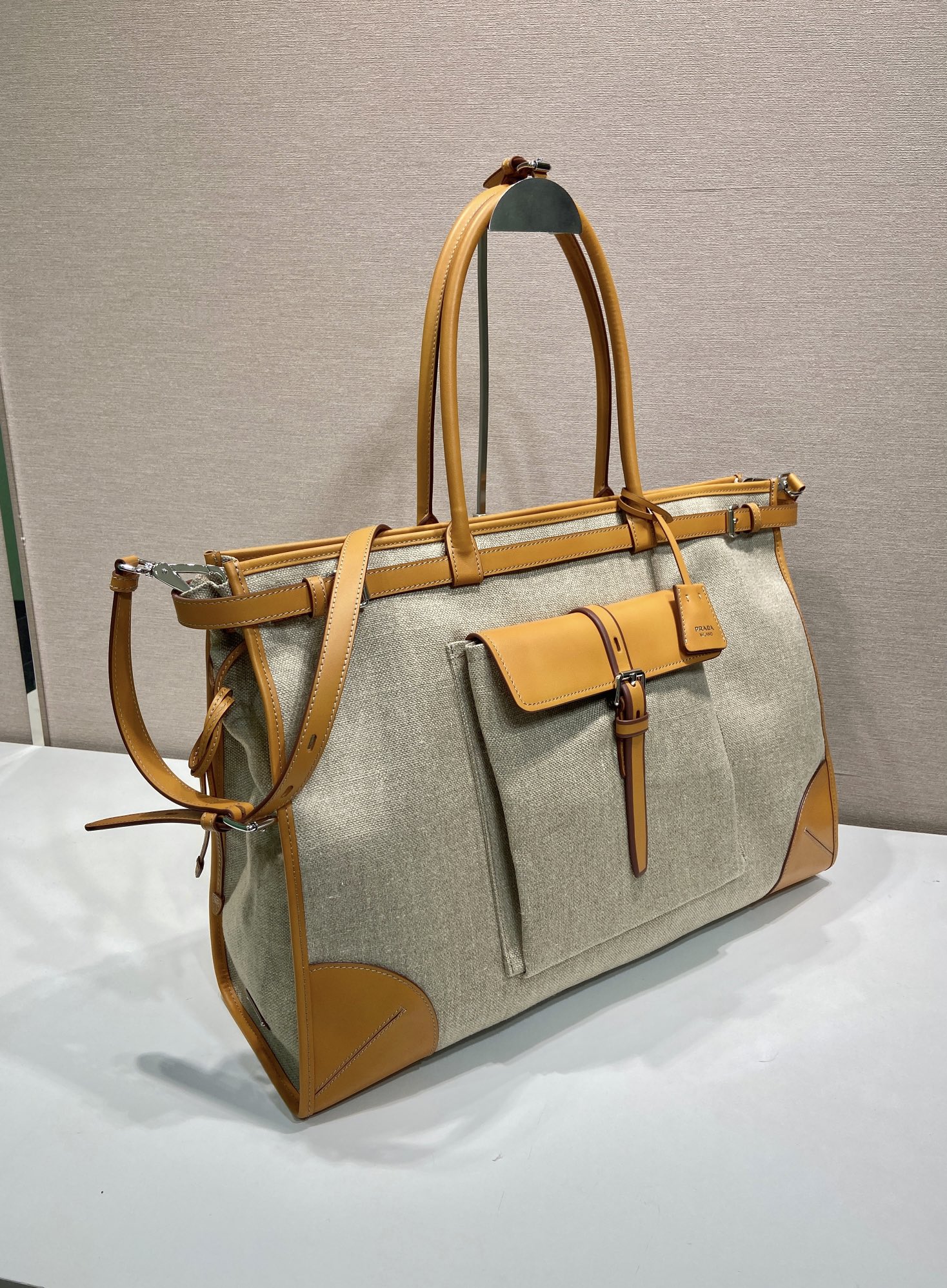 🎉Bonnie Linen🎉2VG128🎉🎉 In this new version, the Bonnie bag uses a clever combination of imported linen and leather - Image 2