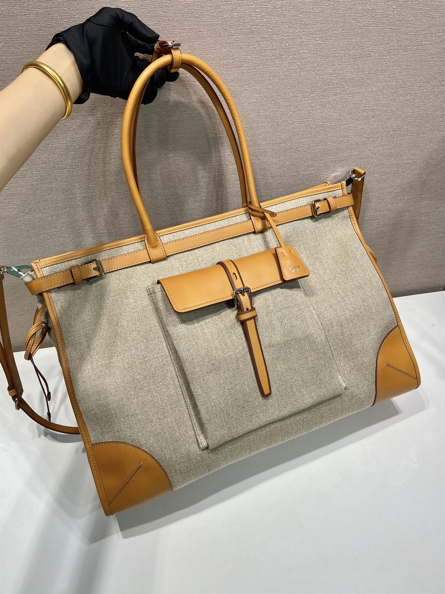 🎉Bonnie Linen🎉2VG128🎉🎉 In this new version, the Bonnie bag uses a clever combination of imported linen and leather - Image 3