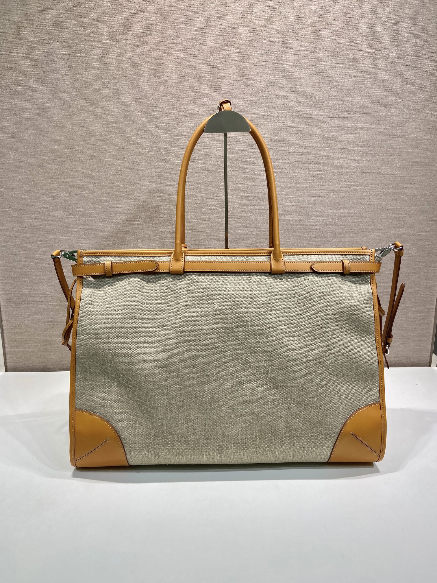 🎉Bonnie Linen🎉2VG128🎉🎉 In this new version, the Bonnie bag uses a clever combination of imported linen and leather - Image 4