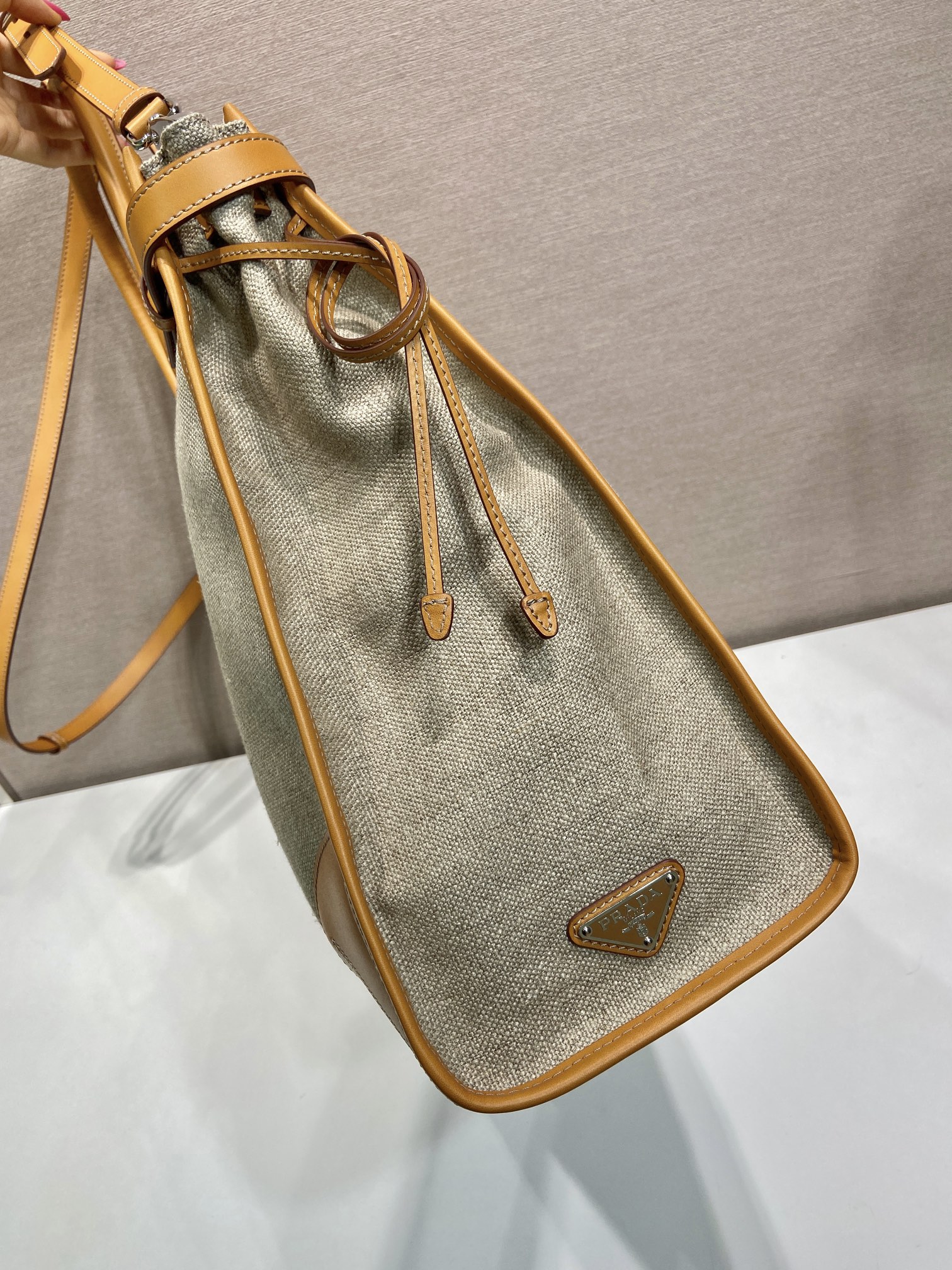 🎉Bonnie Linen🎉2VG128🎉🎉 In this new version, the Bonnie bag uses a clever combination of imported linen and leather - Image 5