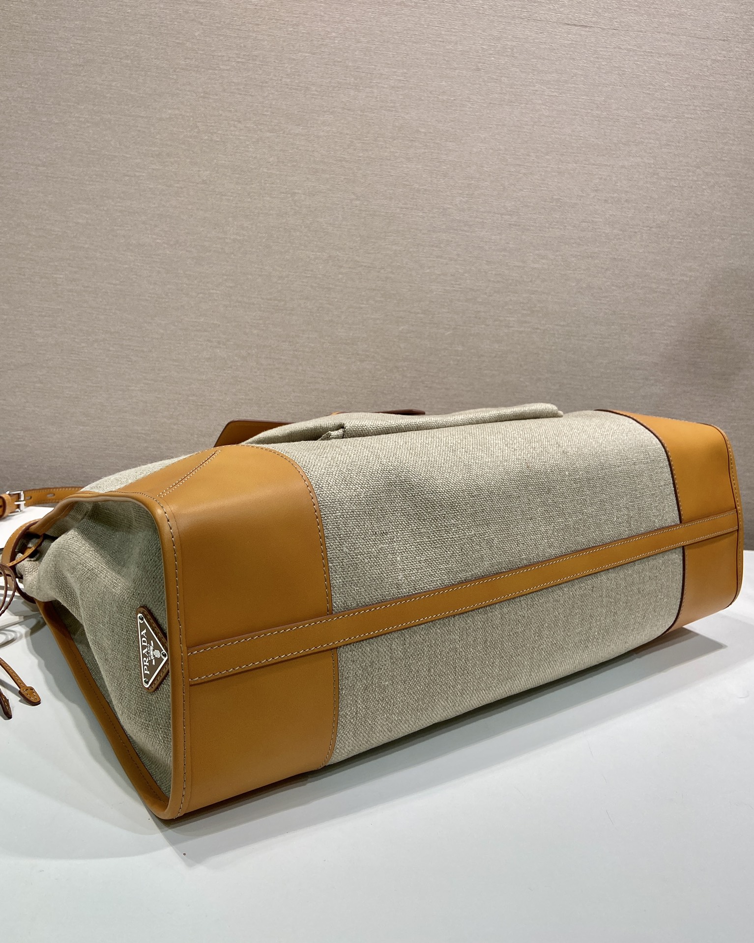🎉Bonnie Linen🎉2VG128🎉🎉 In this new version, the Bonnie bag uses a clever combination of imported linen and leather - Image 6