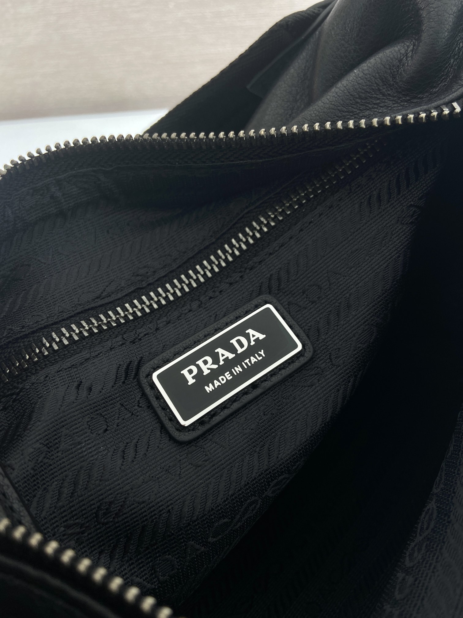 🎉New product discovery bag🎉2VH206 calfskin🎉👌 The Explore bag is the perfect blend of sophistication and functionality, embodying sporty and contemporary style - Image 9