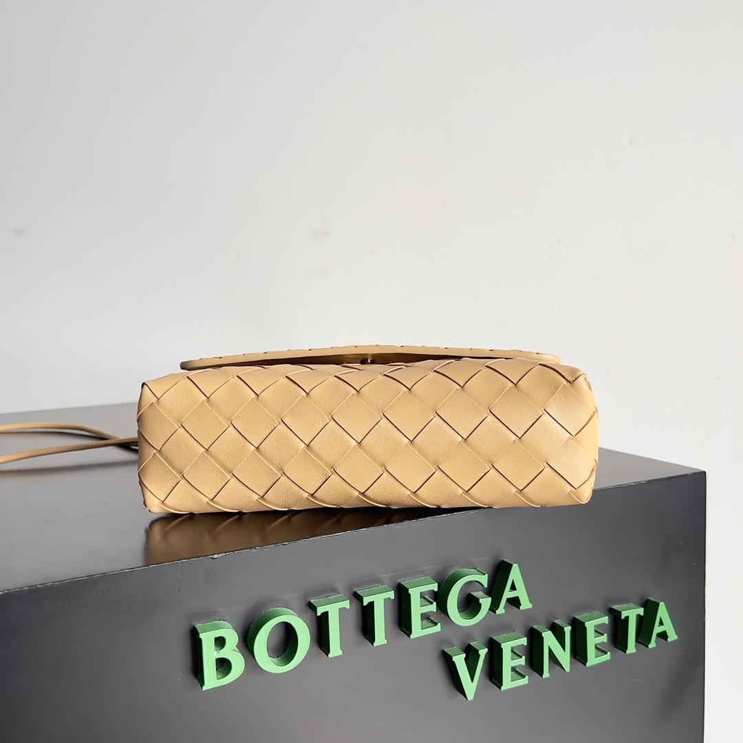 𝗕𝗼𝘁𝘁𝗲𝗴𝗮 𝗩𝗲𝗻𝗲𝘁𝗮———— BV is the king of cost-effectiveness💥, with woven texture➕super high-quality lambskin as always, with zippers and adjustable drawstrings, and it can hold anything in your belly💫It can hold anything, and it is very light in weight, suitable for girls of all ages🈴️ Style number: 741897 Size: 19*15*5.5cm - Image 3