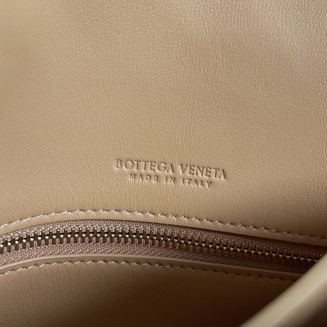𝗕𝗼𝘁𝘁𝗲𝗴𝗮 𝗩𝗲𝗻𝗲𝘁𝗮———— BV is the king of cost-effectiveness💥, with woven texture➕super high-quality lambskin as always, with zippers and adjustable drawstrings, and it can hold anything in your belly💫It can hold anything, and it is very light in weight, suitable for girls of all ages🈴️ Style number: 741897 Size: 19*15*5.5cm - Image 8