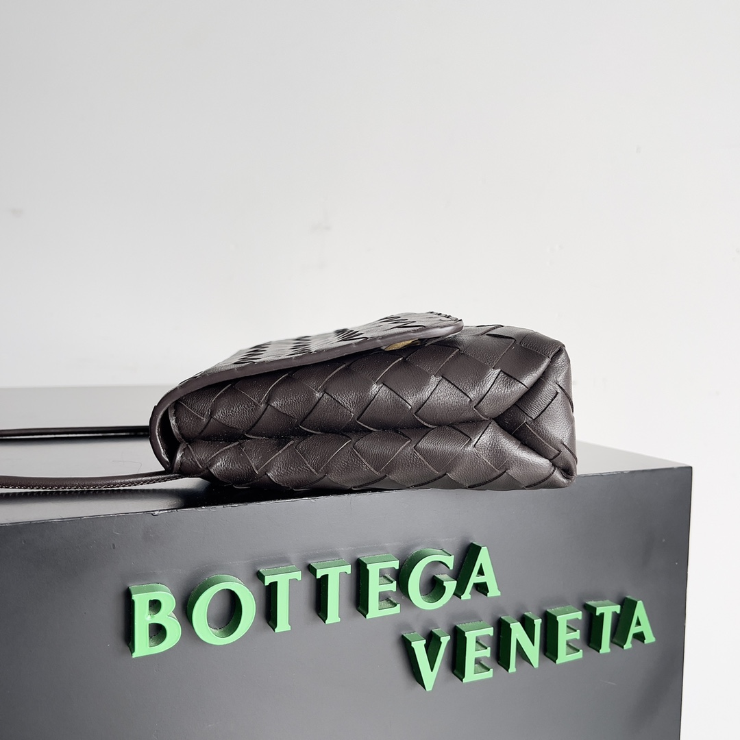 𝗕𝗼𝘁𝘁𝗲𝗴𝗮 𝗩𝗲𝗻𝗲𝘁𝗮———— BV is the king of cost-effectiveness💥, with woven texture➕super high-quality lambskin as always, with zippers and adjustable drawstrings, and it can hold anything in your belly💫It can hold anything, and it is very light in weight, suitable for girls of all ages🈴️ Style number: 741897 Size: 19*15*5.5cm - Image 2