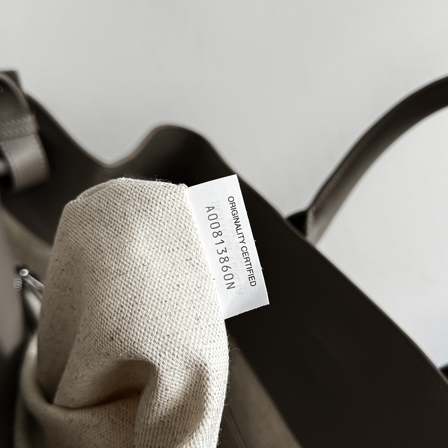 Bottega Veneta 2026 new Andiamo Voyager recommends this low-key luxury beast to you who are always looking for a big bag! Unobtrusive but super practical, it can easily solve the problems of being full of daily things and traveling on weekends - Image 9