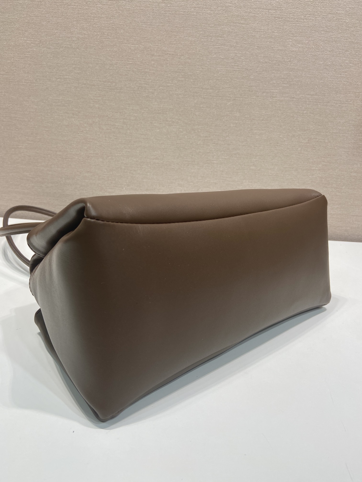 ๐New๐1BA495๐๐New color The design of this bag is defined by an unexpected balance between sophistication and functionality - Image 6