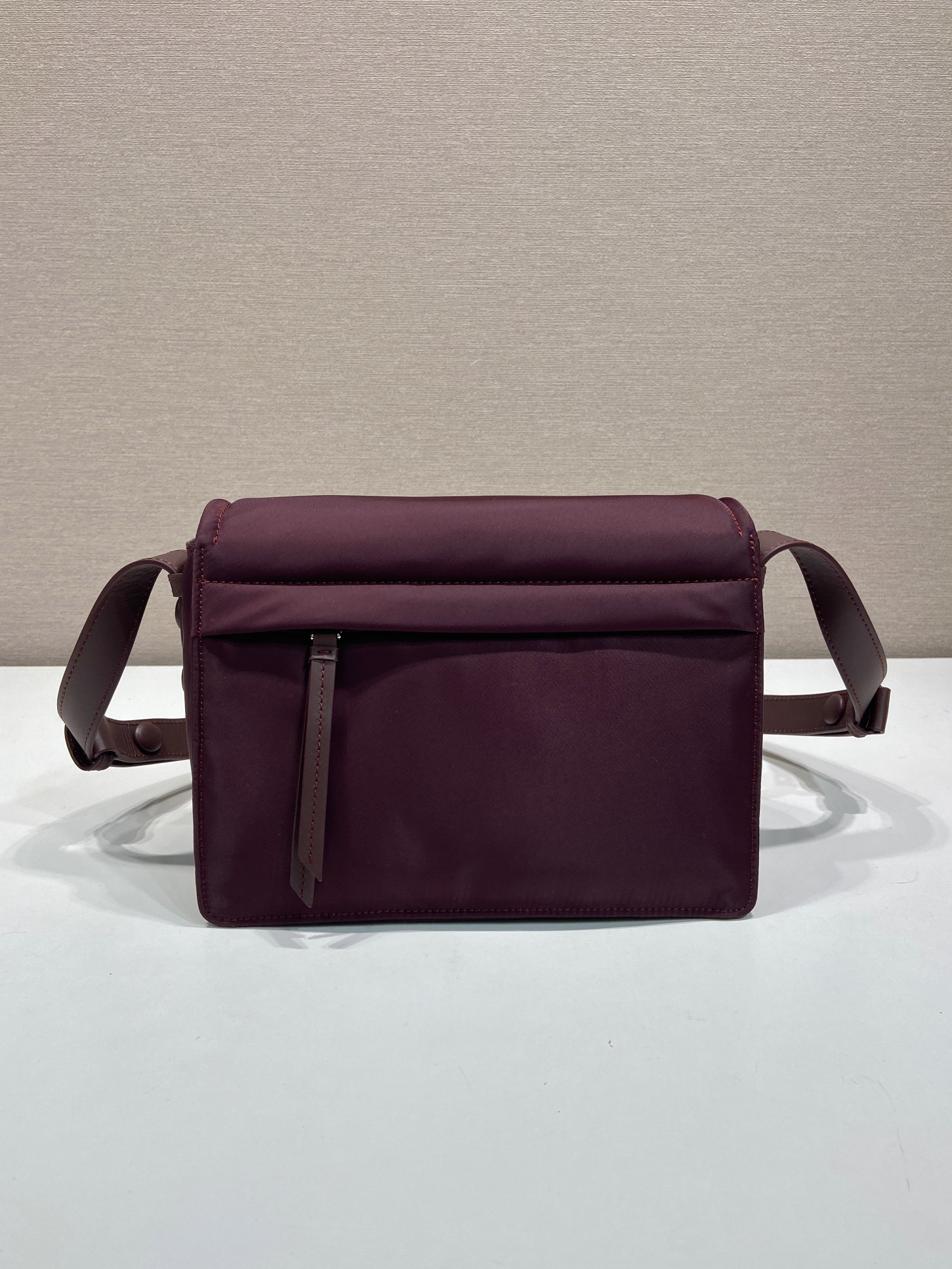 🎉Hot-selling mini messenger bag🎉New color/so cute😘This shoulder bag is made of unique padded nylon, and is equipped with adjustable leather shoulder straps and back pockets - Image 5