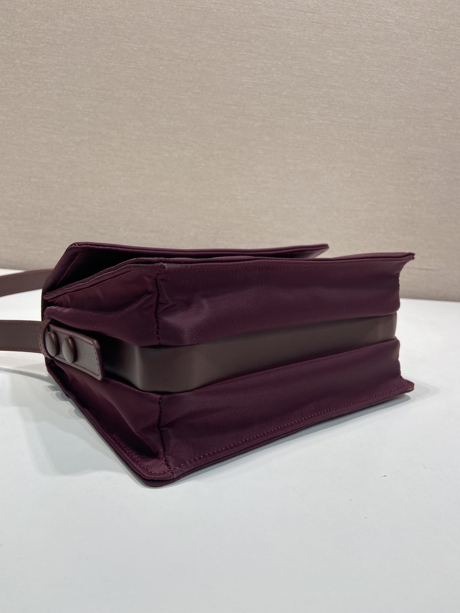 🎉Hot-selling mini messenger bag🎉New color/so cute😘This shoulder bag is made of unique padded nylon, and is equipped with adjustable leather shoulder straps and back pockets - Image 7