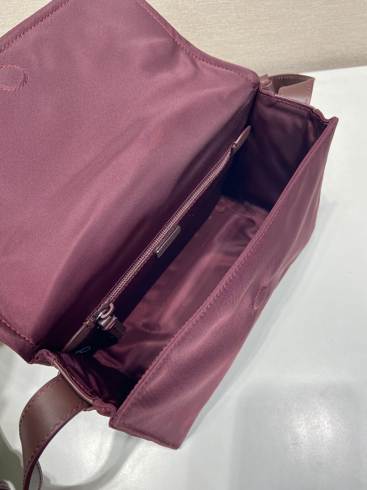 🎉Hot-selling mini messenger bag🎉New color/so cute😘This shoulder bag is made of unique padded nylon, and is equipped with adjustable leather shoulder straps and back pockets - Image 8