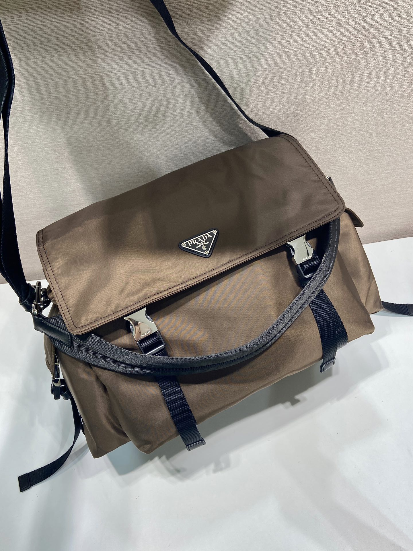 🎉New arrival mailbag🎉2VD082 ocher brown🎉🎉 The Explore bag perfectly blends elegance and functionality, with a soft silhouette with multiple pockets - Image 3