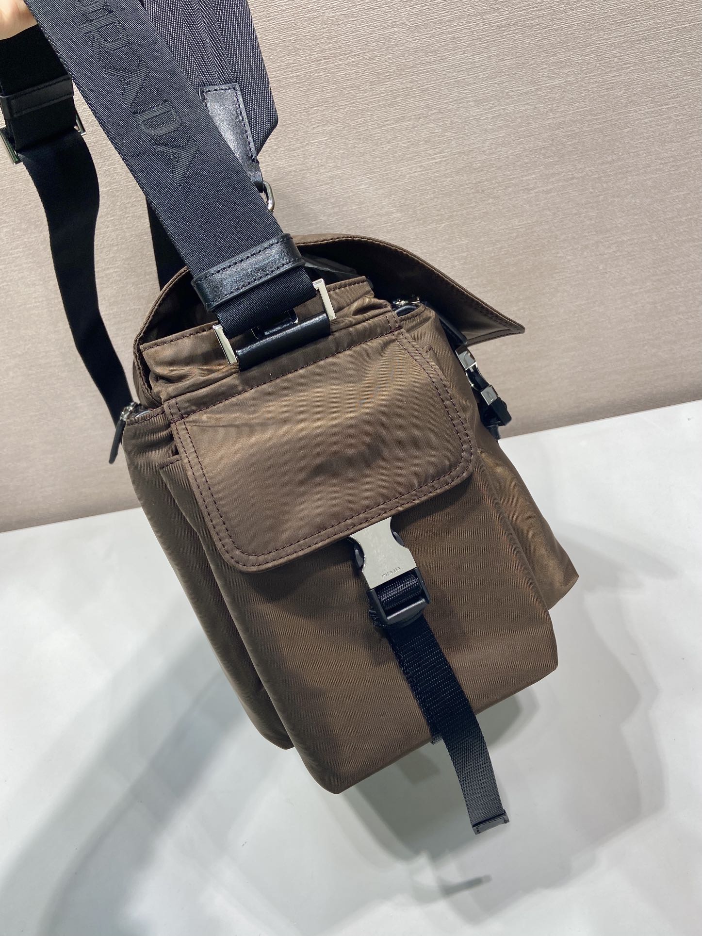 🎉New arrival mailbag🎉2VD082 ocher brown🎉🎉 The Explore bag perfectly blends elegance and functionality, with a soft silhouette with multiple pockets - Image 5