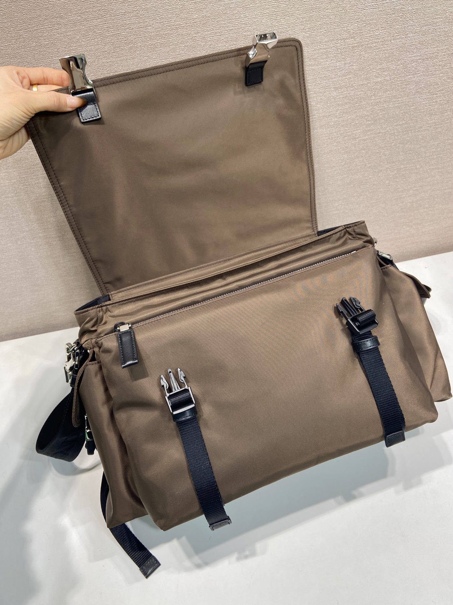 🎉New arrival mailbag🎉2VD082 ocher brown🎉🎉 The Explore bag perfectly blends elegance and functionality, with a soft silhouette with multiple pockets - Image 7