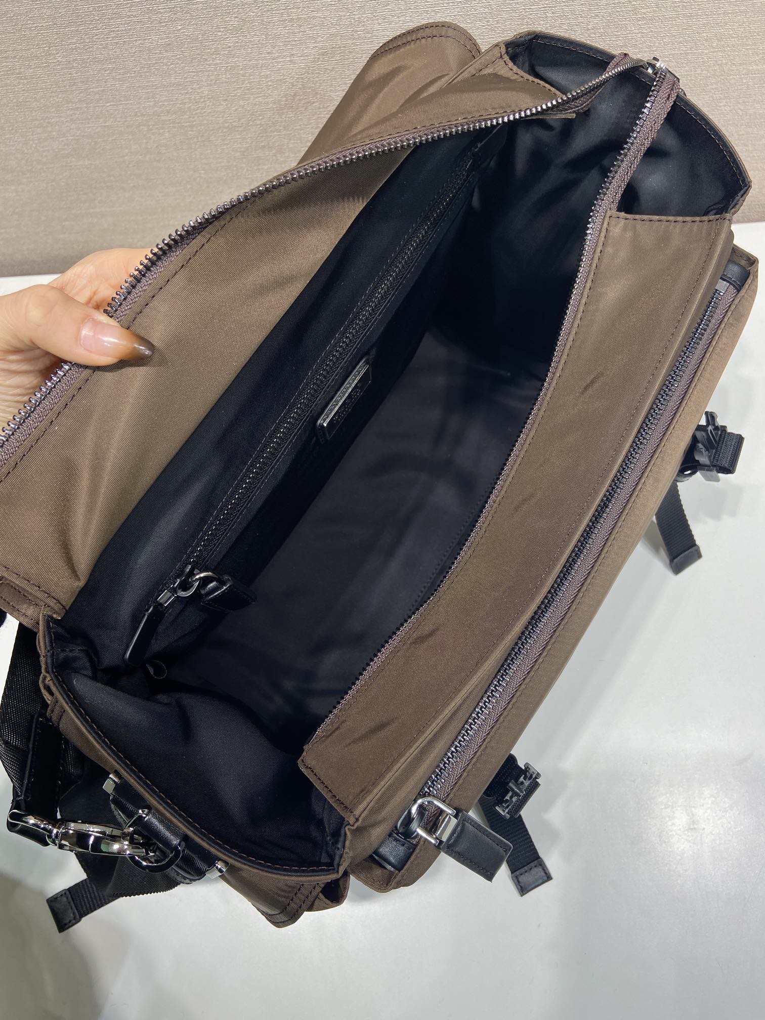 🎉New arrival mailbag🎉2VD082 ocher brown🎉🎉 The Explore bag perfectly blends elegance and functionality, with a soft silhouette with multiple pockets - Image 8