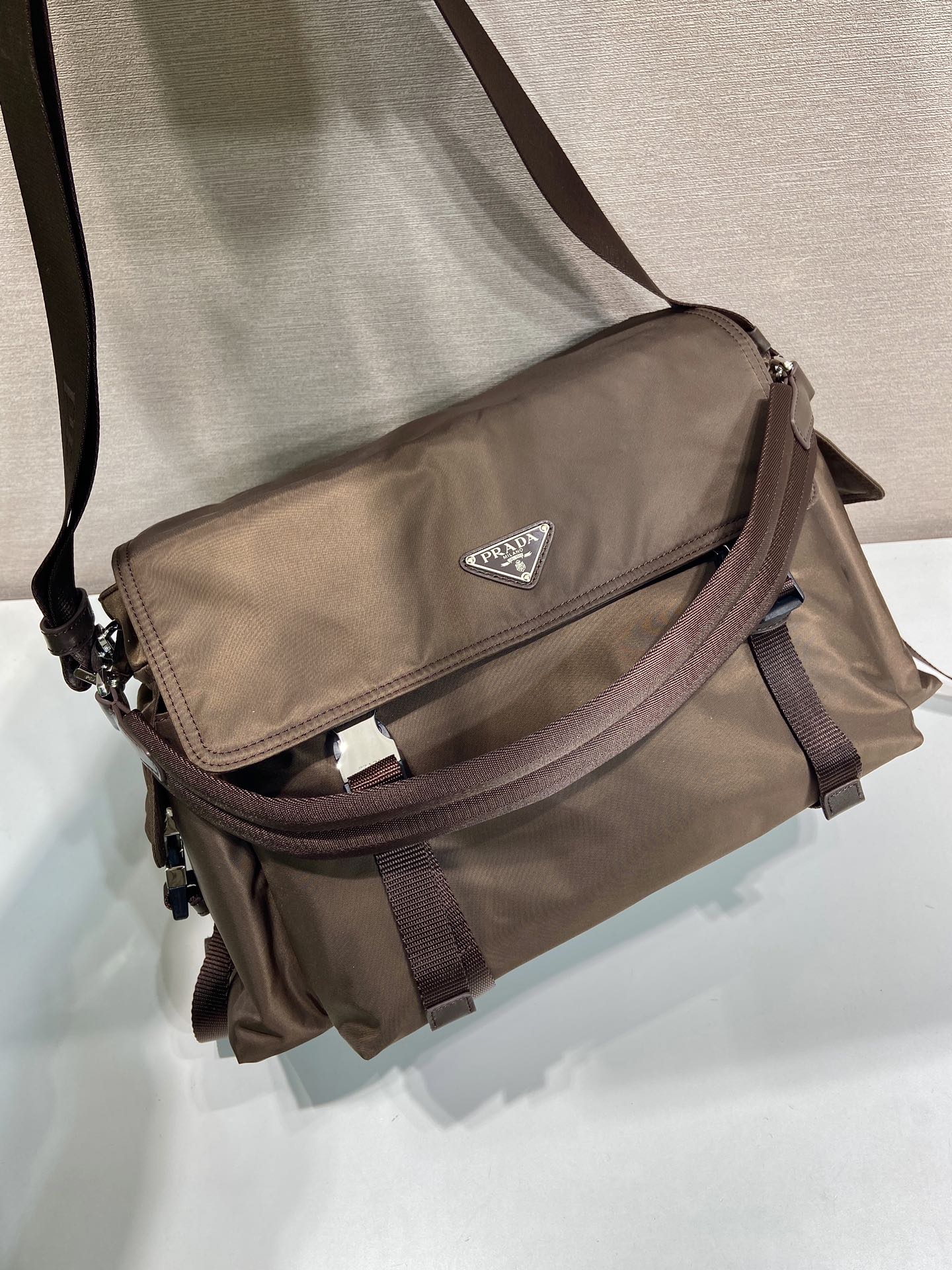 🎉New arrival mailbag🎉2VD082 ocher brown🎉🎉 The Explore bag perfectly blends elegance and functionality, with a soft silhouette with multiple pockets - Image 3