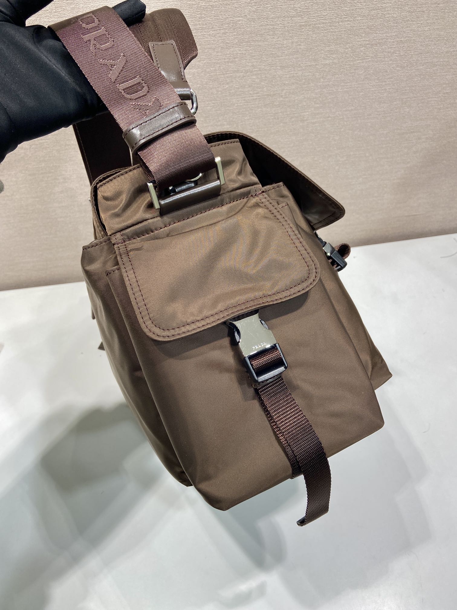 🎉New arrival mailbag🎉2VD082 ocher brown🎉🎉 The Explore bag perfectly blends elegance and functionality, with a soft silhouette with multiple pockets - Image 5
