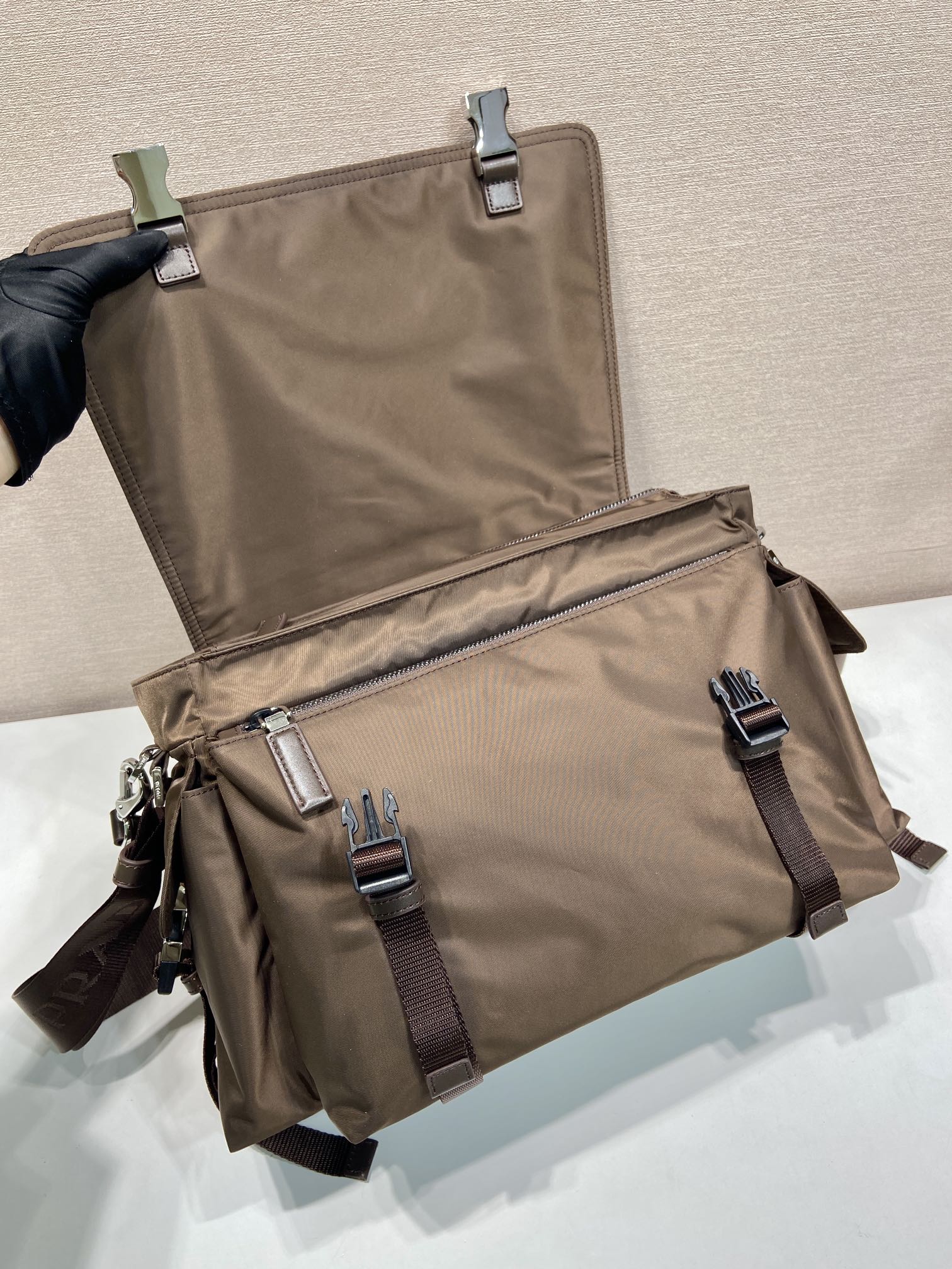 🎉New arrival mailbag🎉2VD082 ocher brown🎉🎉 The Explore bag perfectly blends elegance and functionality, with a soft silhouette with multiple pockets - Image 7