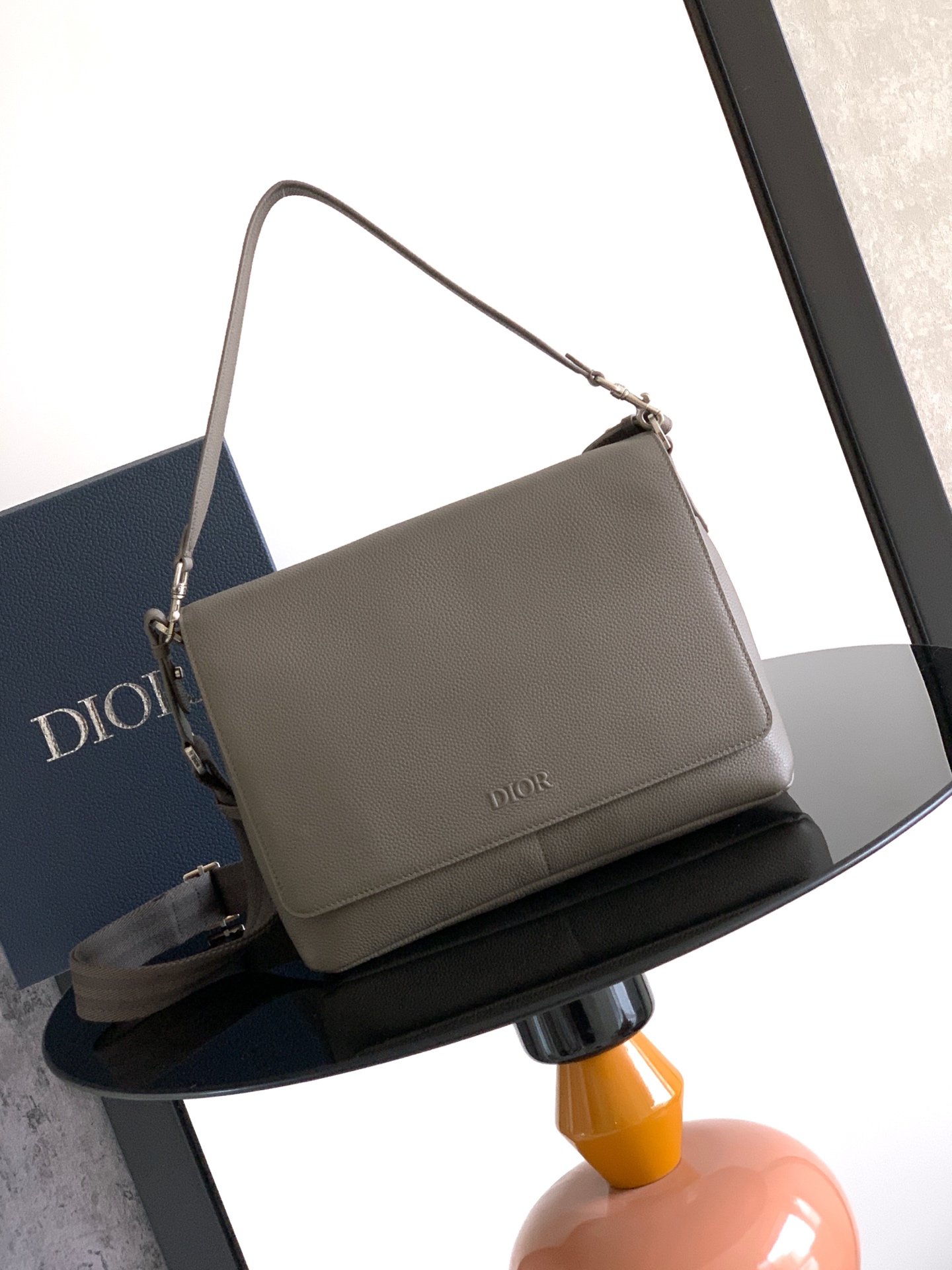 Sophisticated and elegant, this Dior Privé flap messenger bag