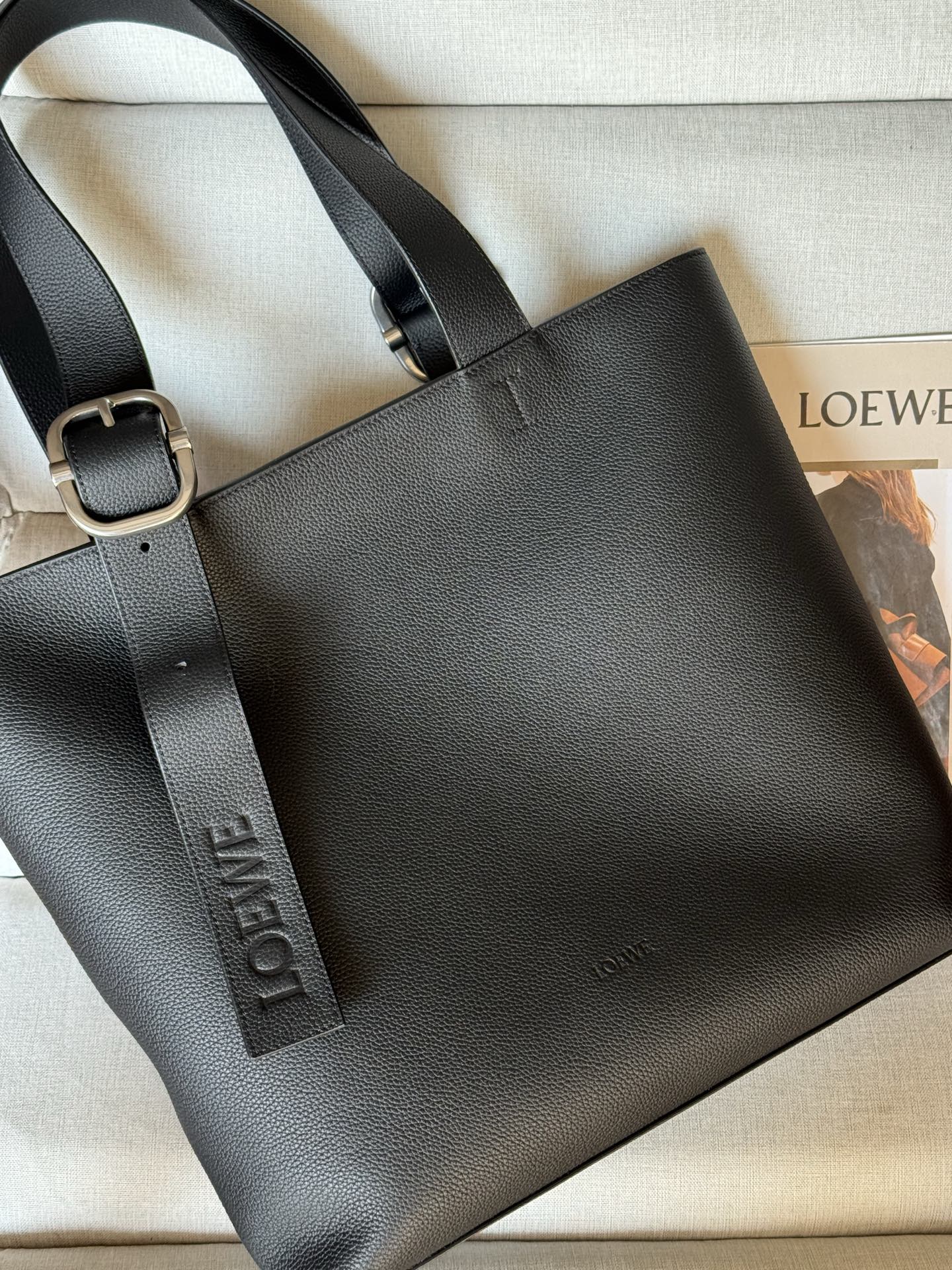 Soft grained calfskin Loop zip tote bag 35-35-10 The Loop Zip Tote is soft and structured, with a streamlined silhouette and chic details - Image 3