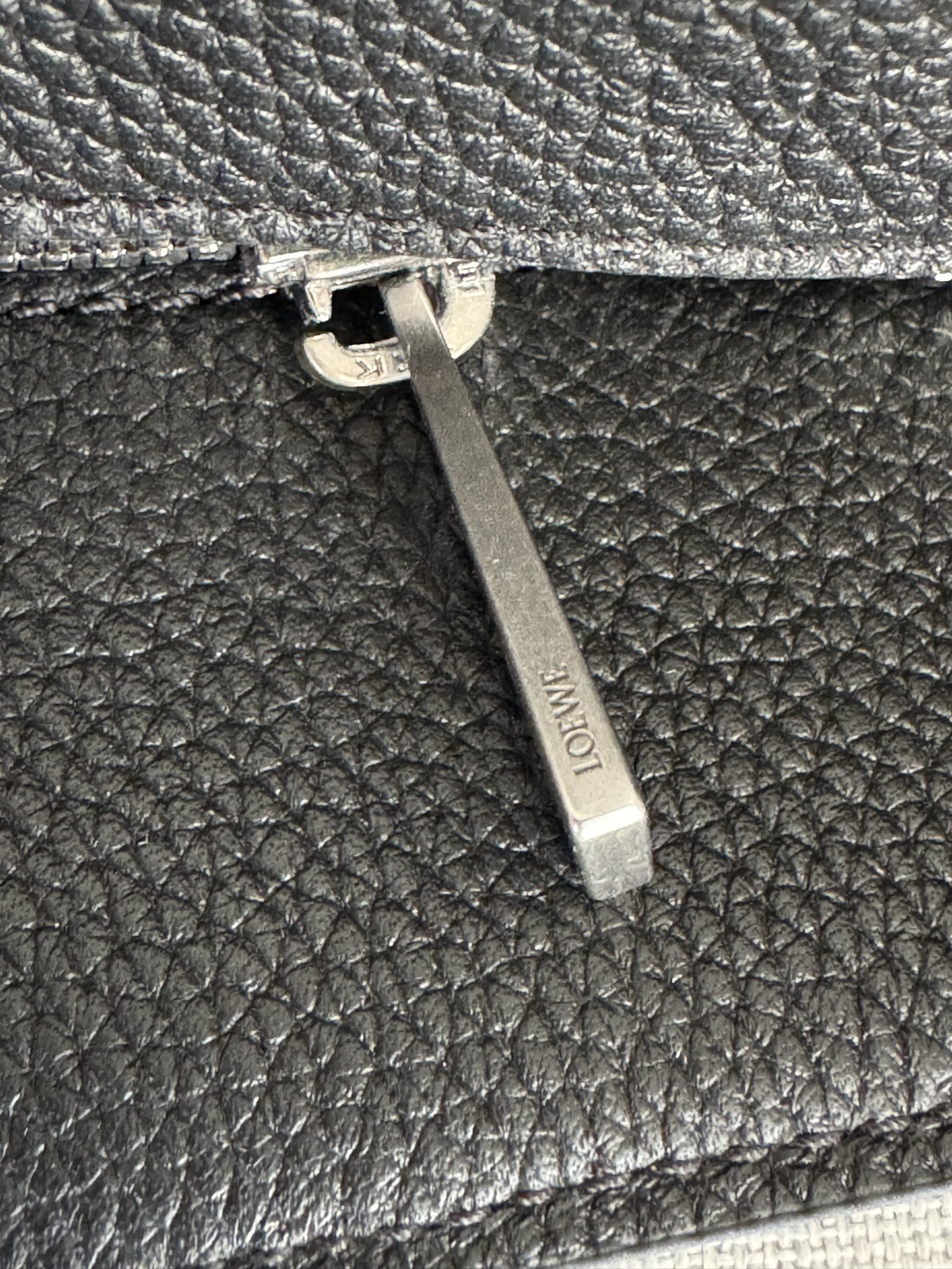 Soft grained calfskin Loop zip tote bag 35-35-10 The Loop Zip Tote is soft and structured, with a streamlined silhouette and chic details - Image 9