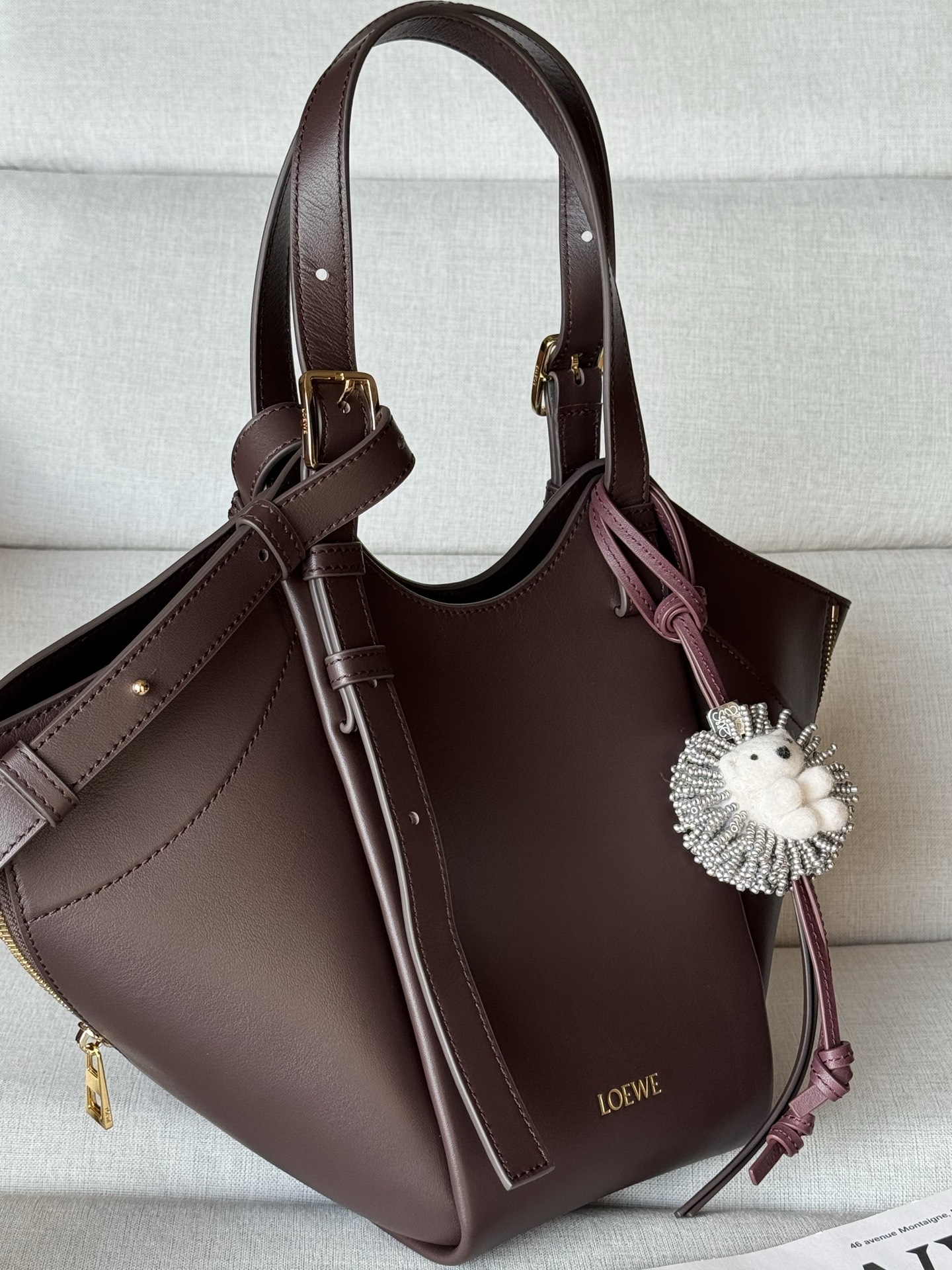 Classic Calf Leather Hammock Flip Bag Model 33705 The Hammock Flip handbag interprets a classic bag with soft texture and practical functions, while continuing the series' iconic details - Image 3
