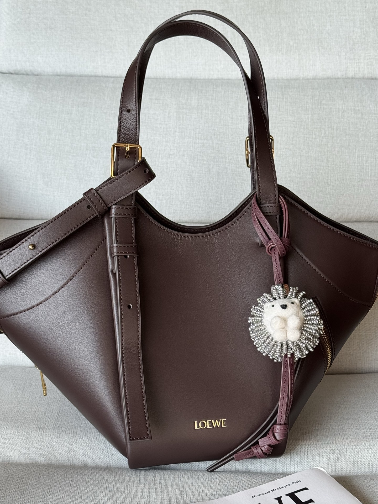 Classic Calf Leather Hammock Flip Bag Model 33705 The Hammock Flip handbag interprets a classic bag with soft texture and practical functions, while continuing the series' iconic details - Image 2