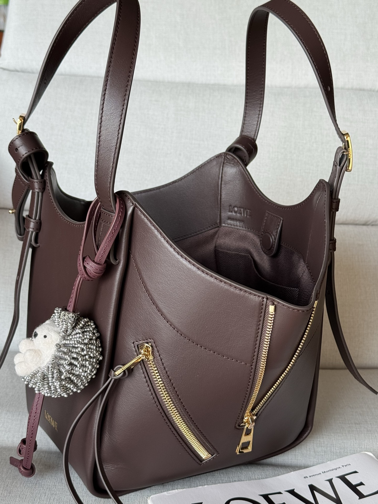 Classic Calf Leather Hammock Flip Bag Model 33705 The Hammock Flip handbag interprets a classic bag with soft texture and practical functions, while continuing the series' iconic details - Image 5
